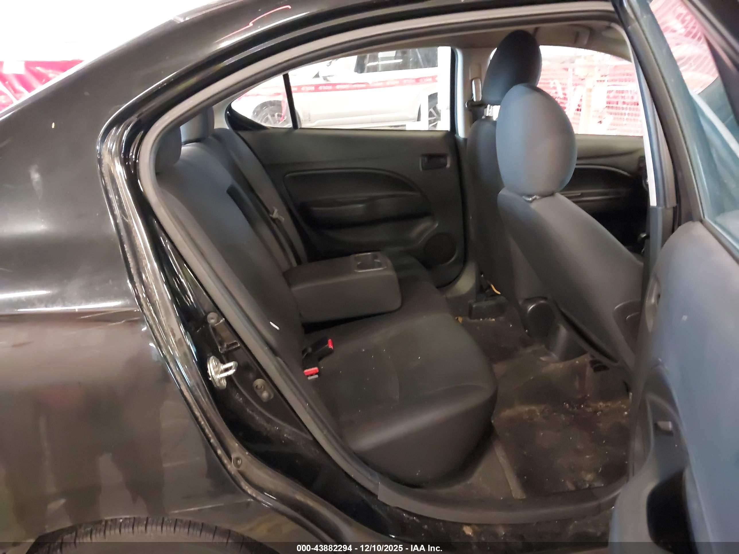 MITSUBISHI MIRAGE image 8