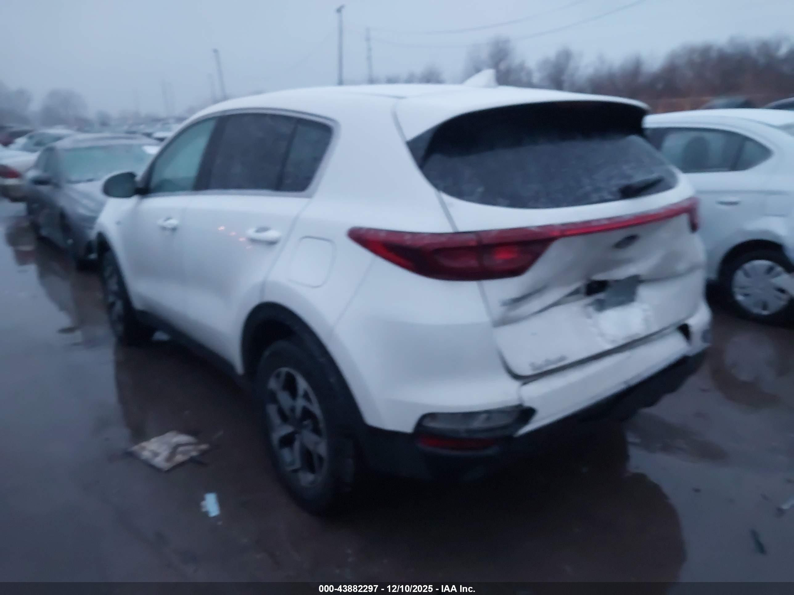 KIA SPORTAGE image 3