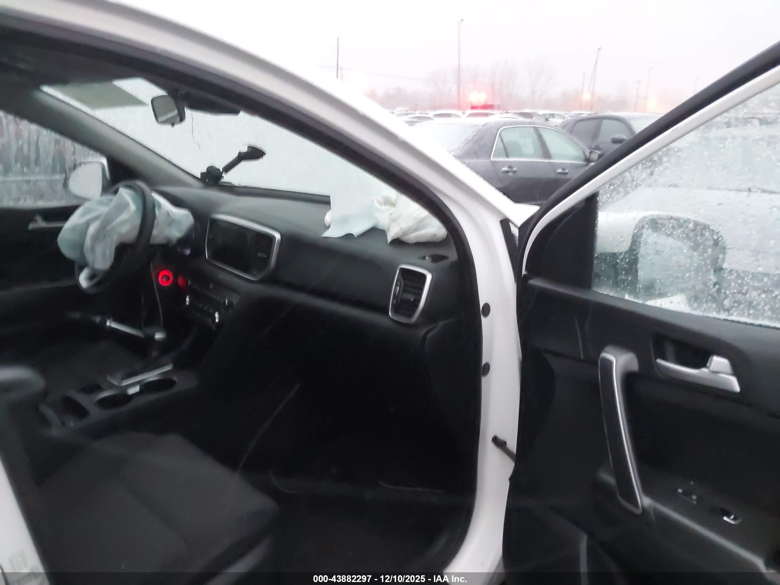 KIA SPORTAGE image 5