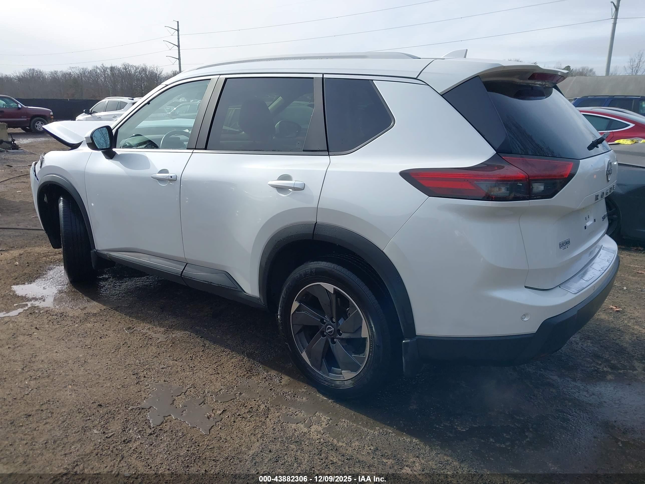 NISSAN ROGUE image 3