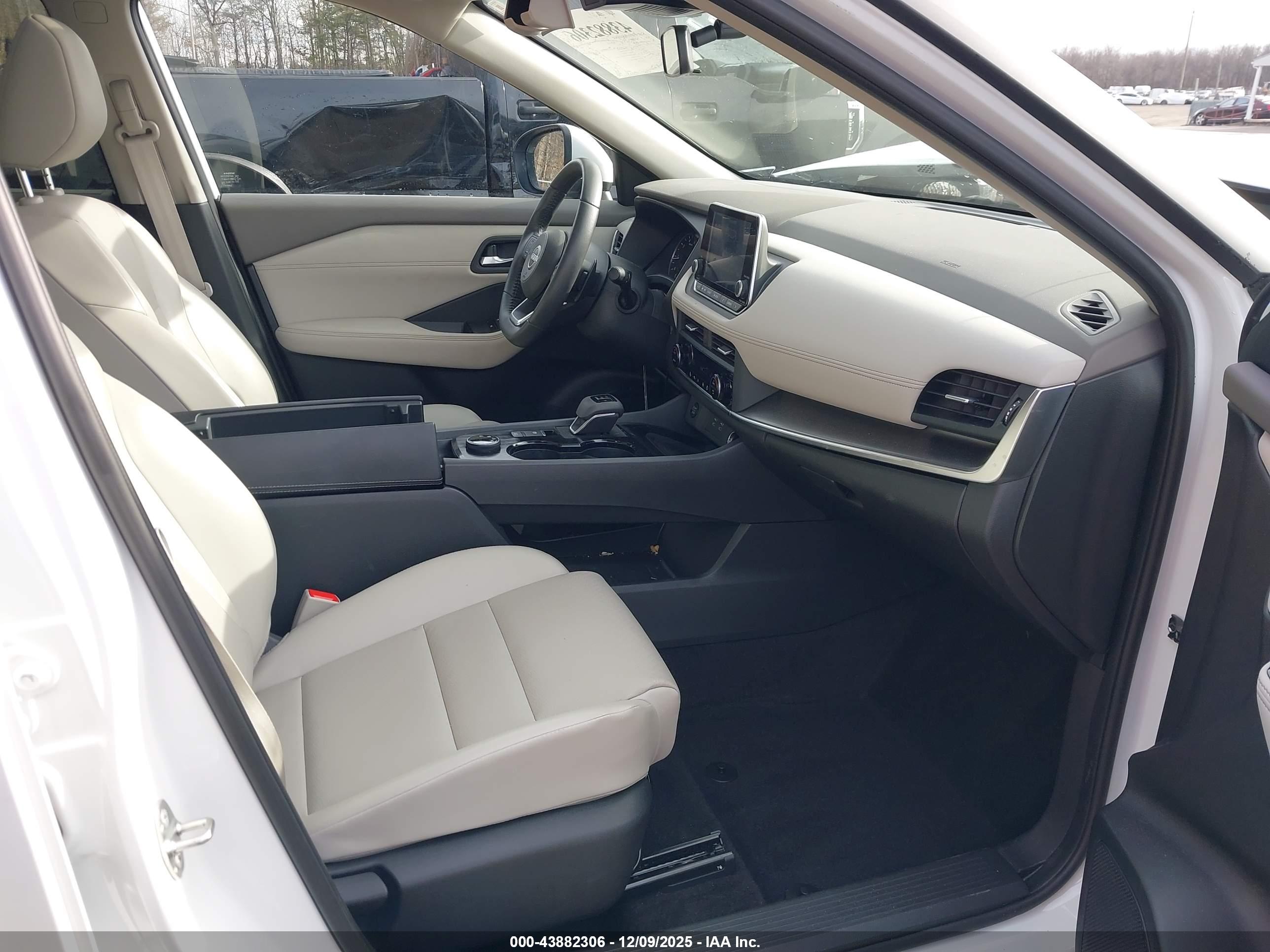 NISSAN ROGUE image 5