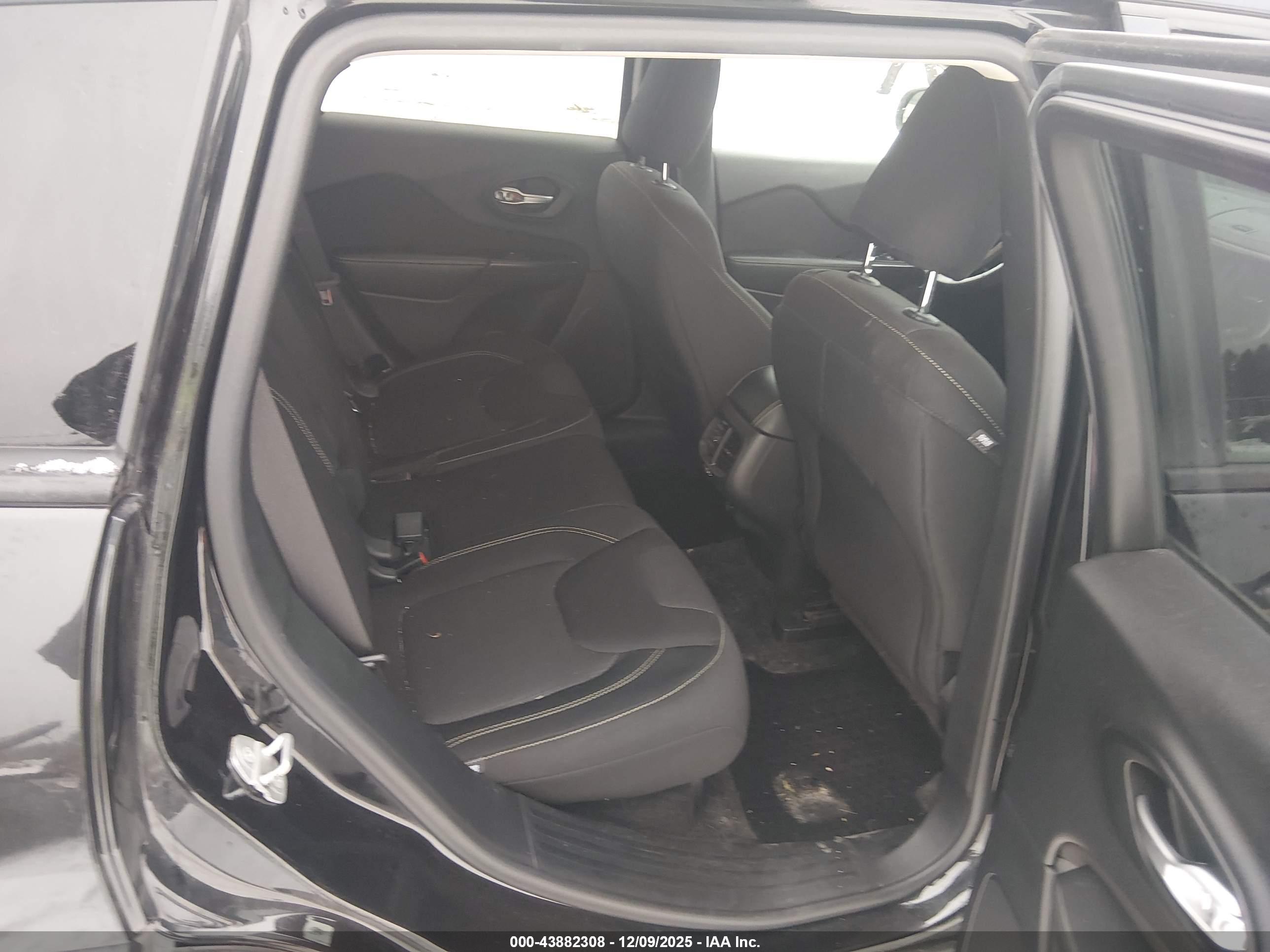 JEEP CHEROKEE image 8