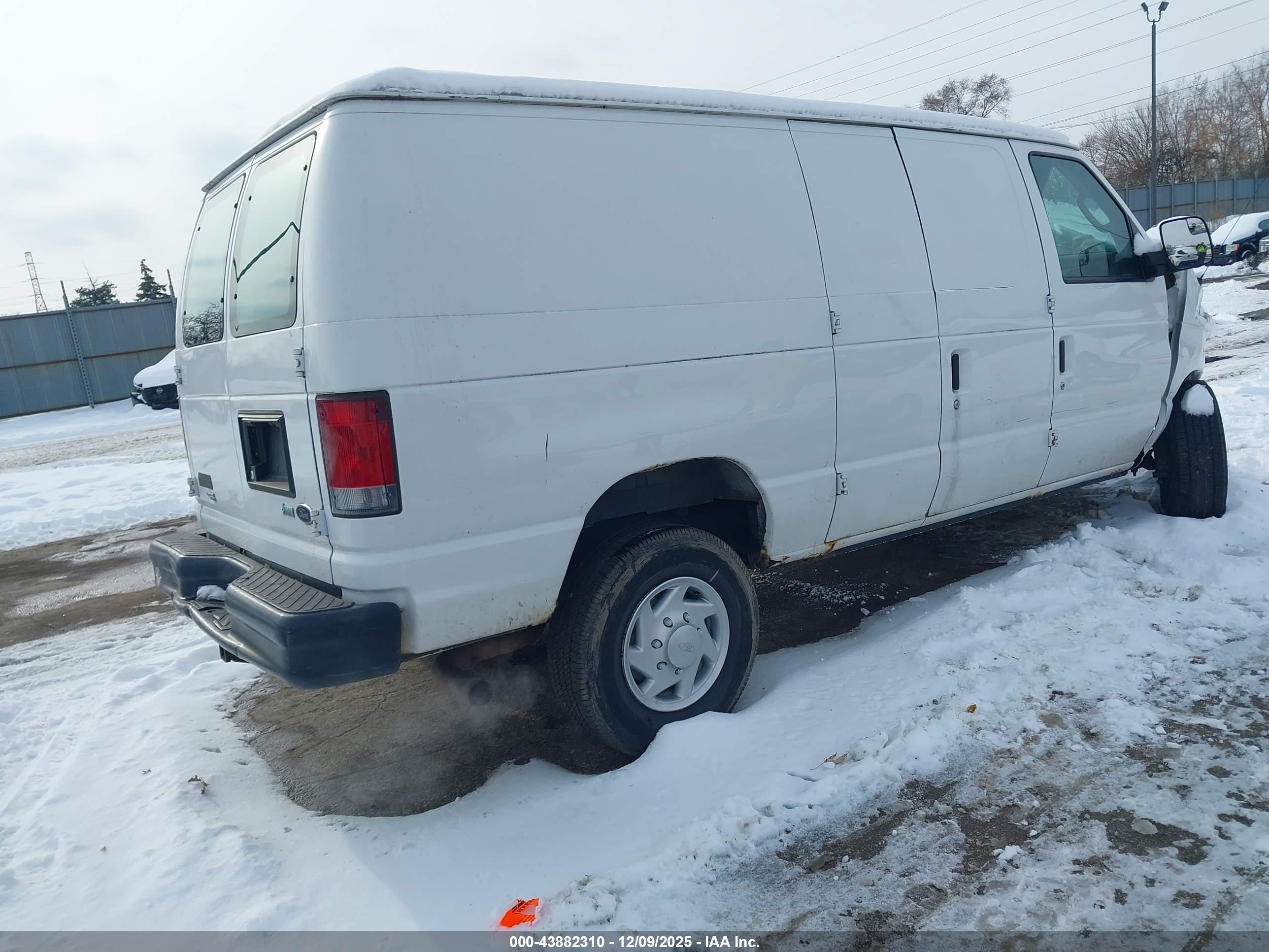FORD E-350 image 4