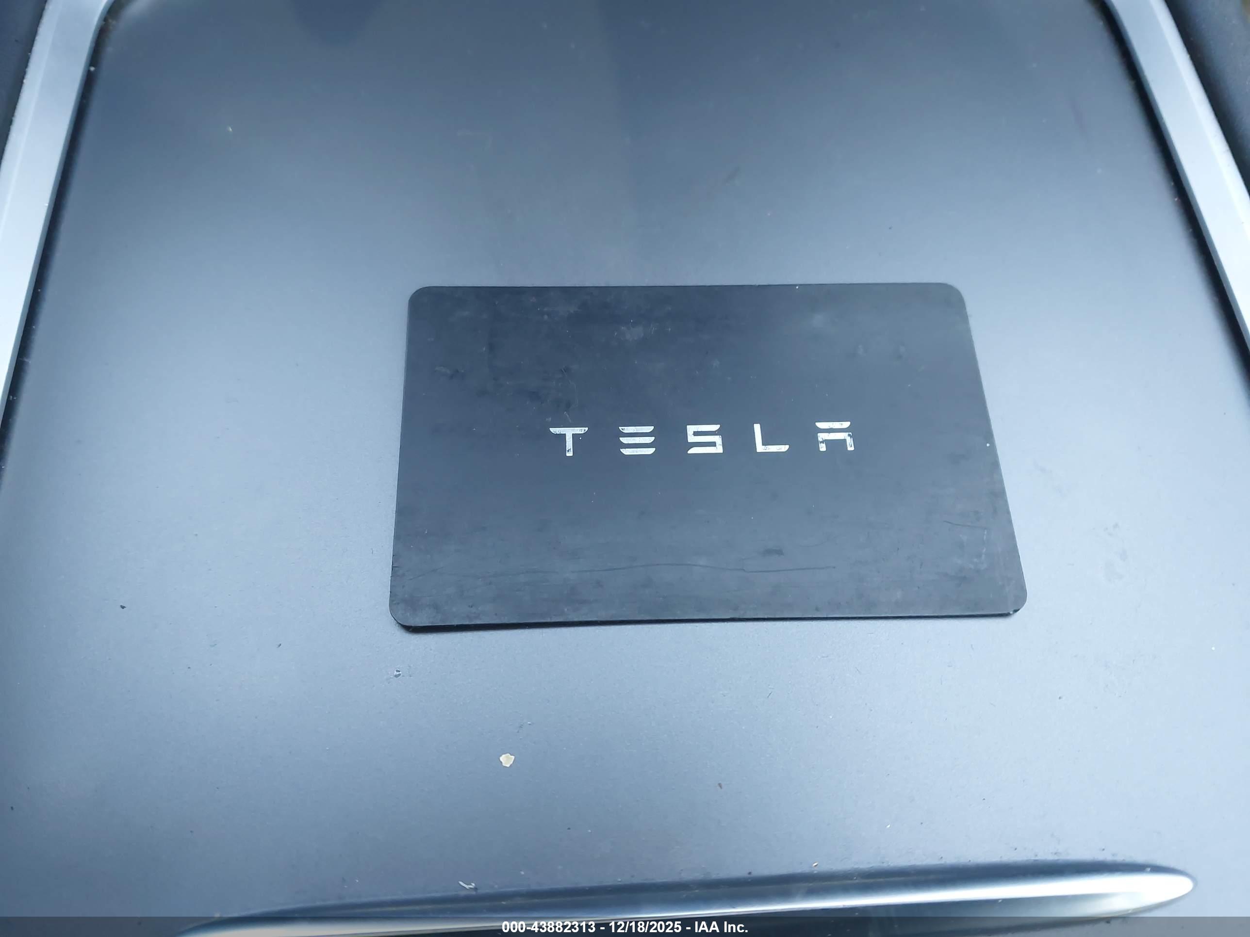 TESLA MODEL image 11