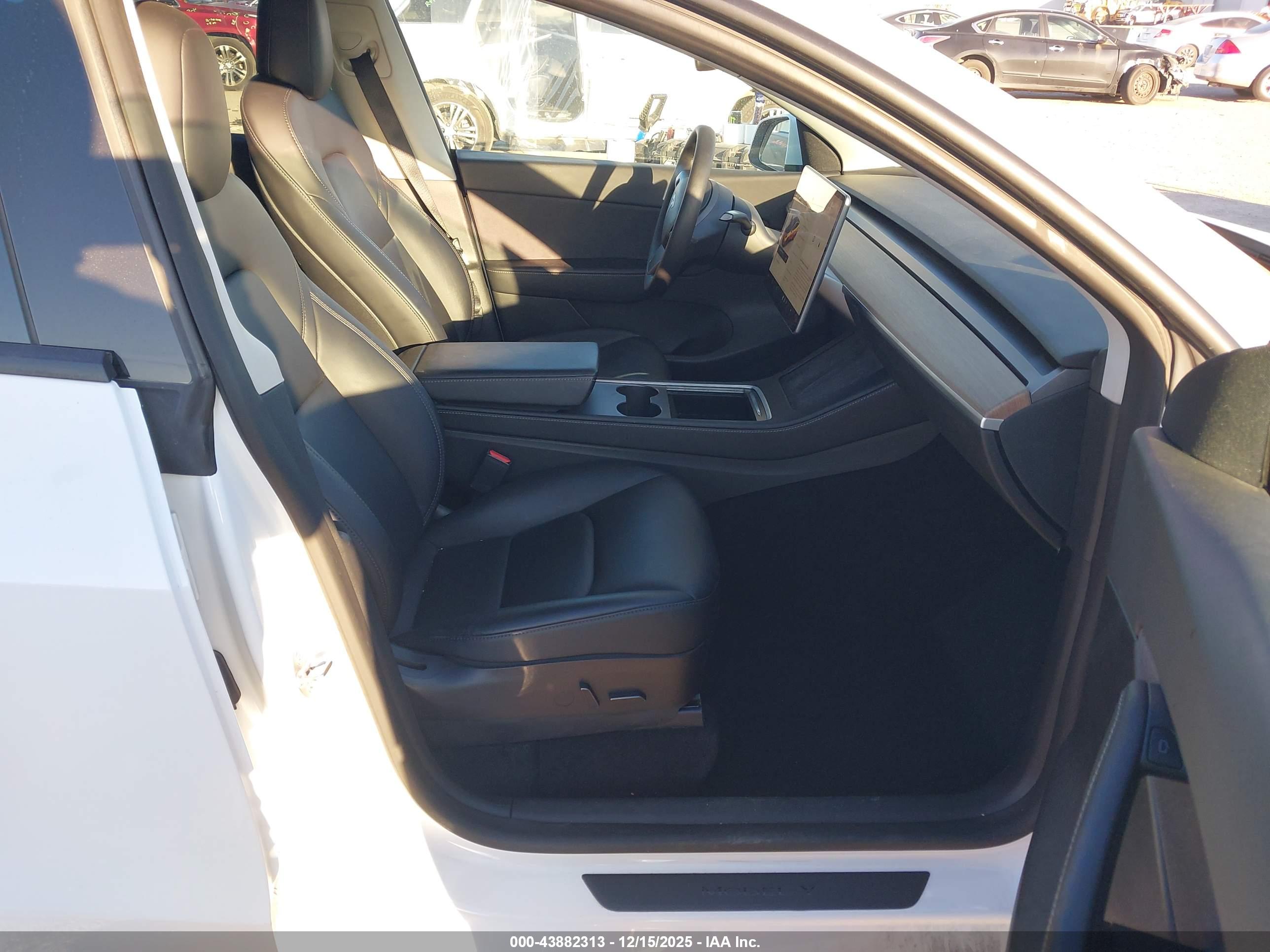 TESLA MODEL image 5