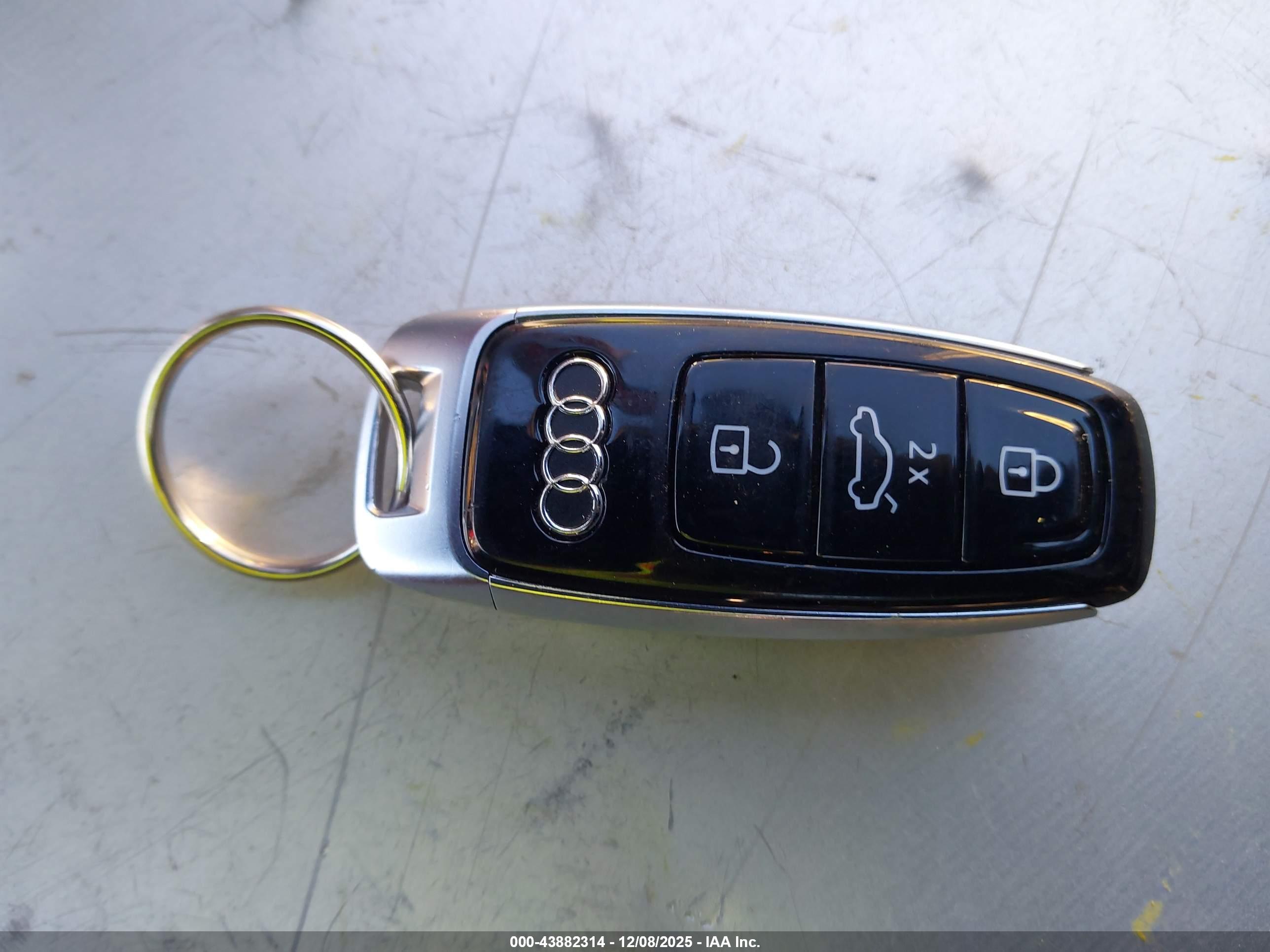 AUDI Q8 image 11