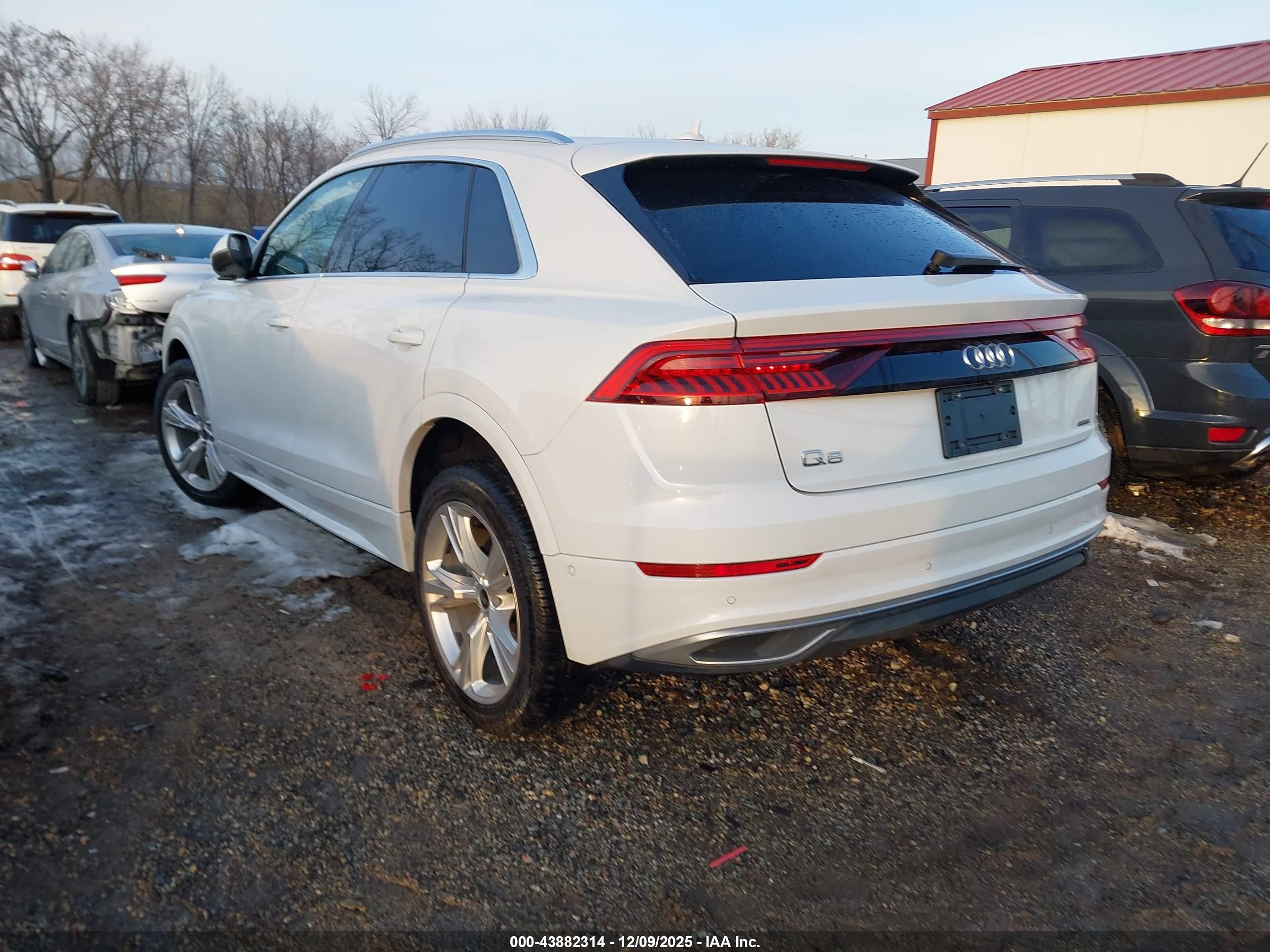 AUDI Q8 image 3
