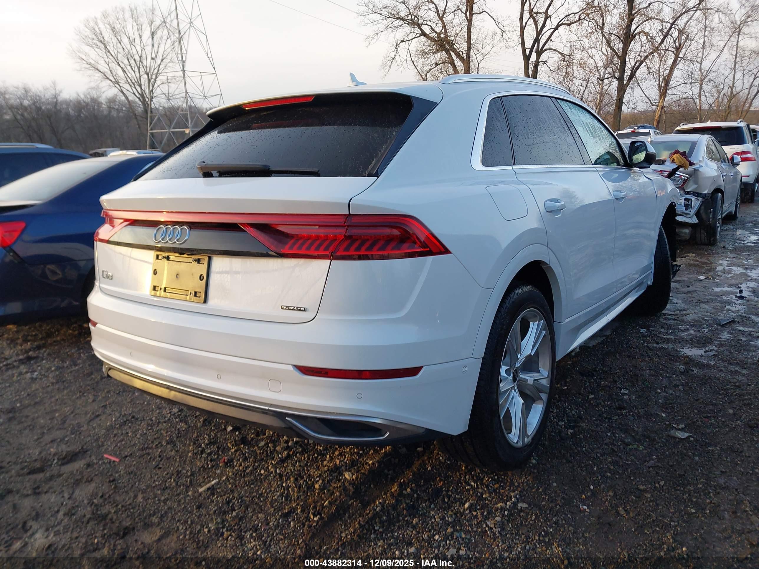 AUDI Q8 image 4