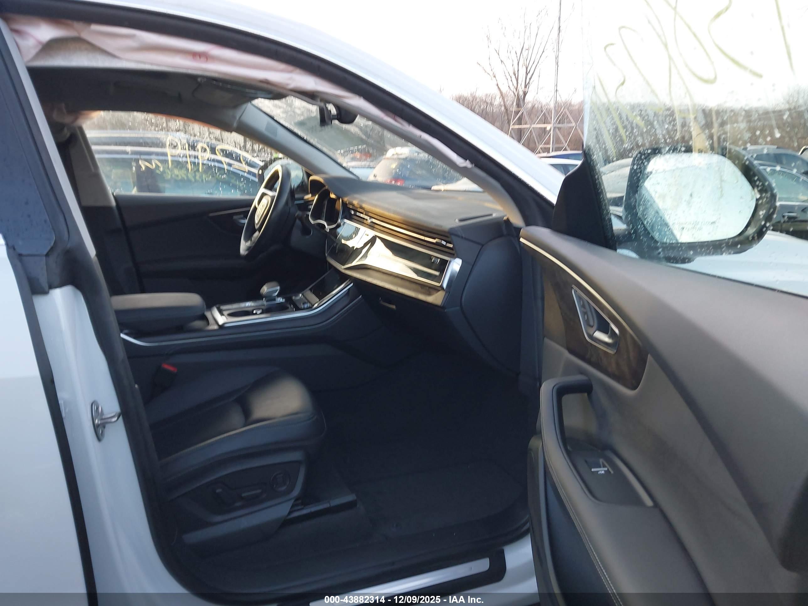 AUDI Q8 image 5