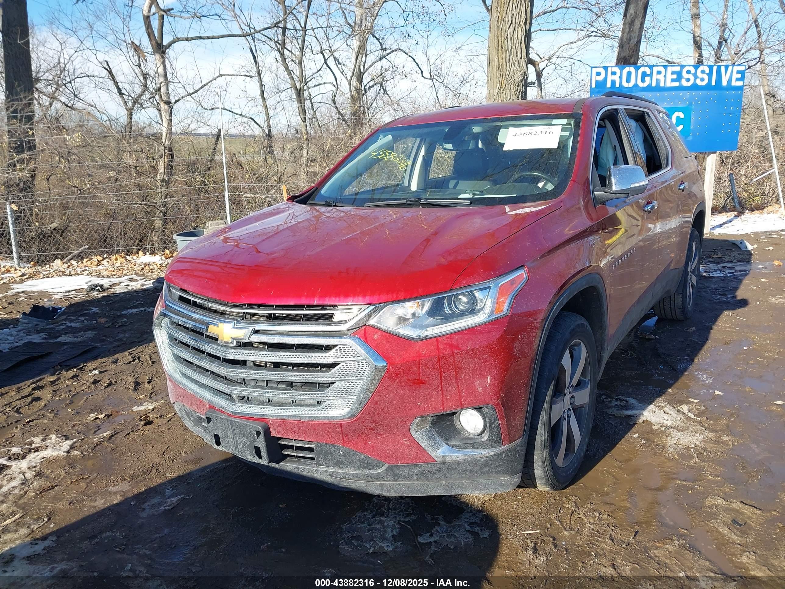 CHEVROLET TRAVERSE image 2