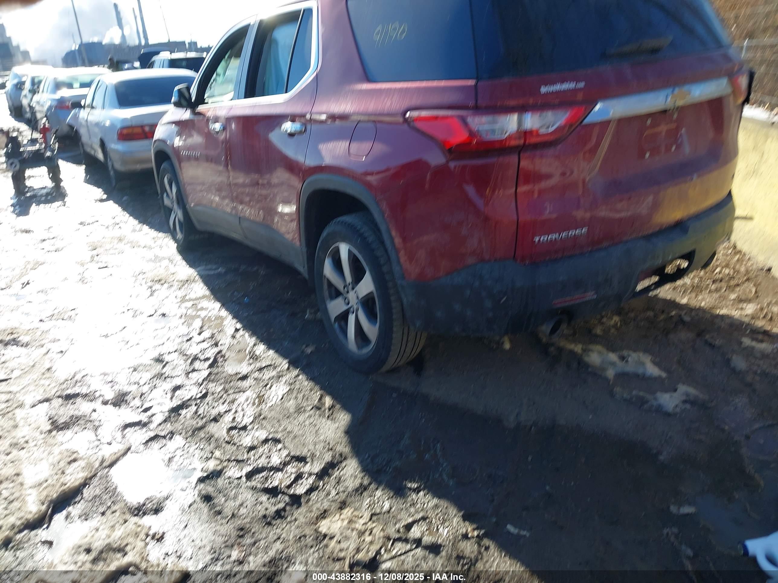 CHEVROLET TRAVERSE image 3
