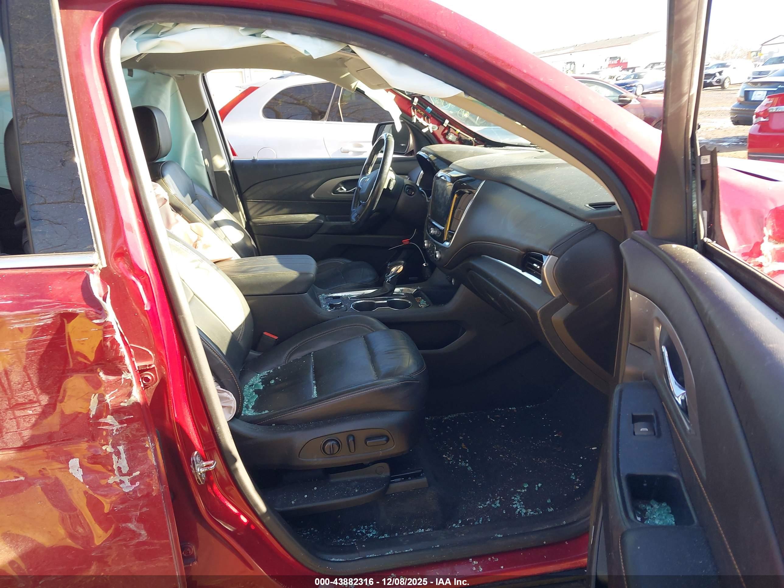 CHEVROLET TRAVERSE image 5