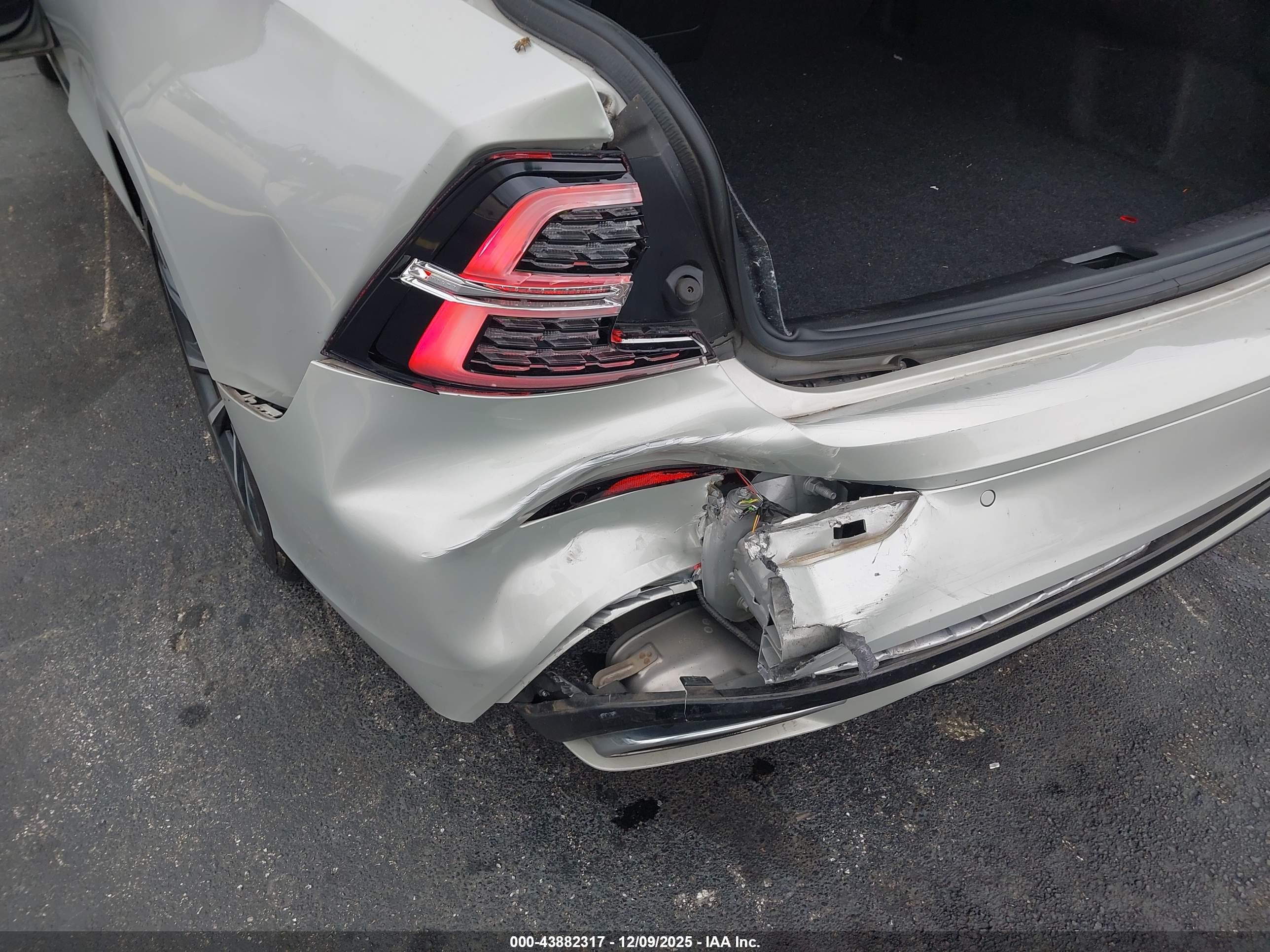 VOLVO S60 image 6