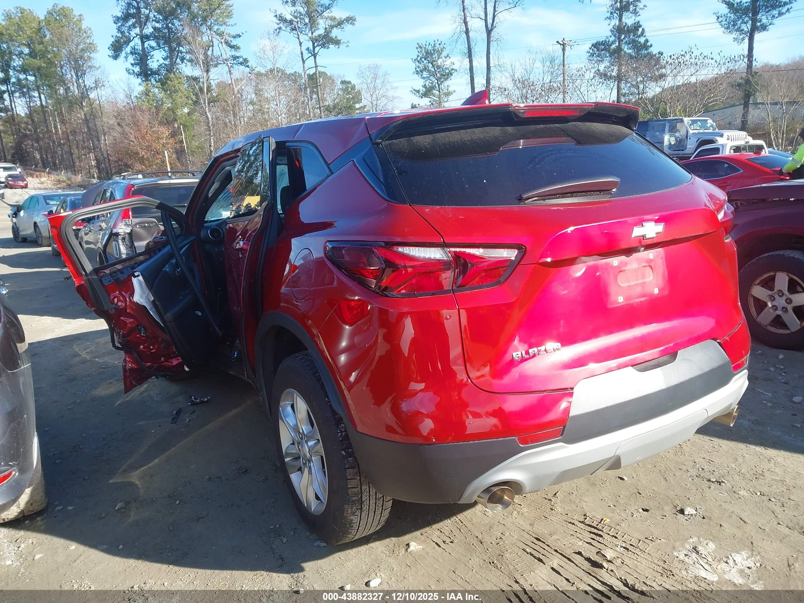 CHEVROLET BLAZER image 3