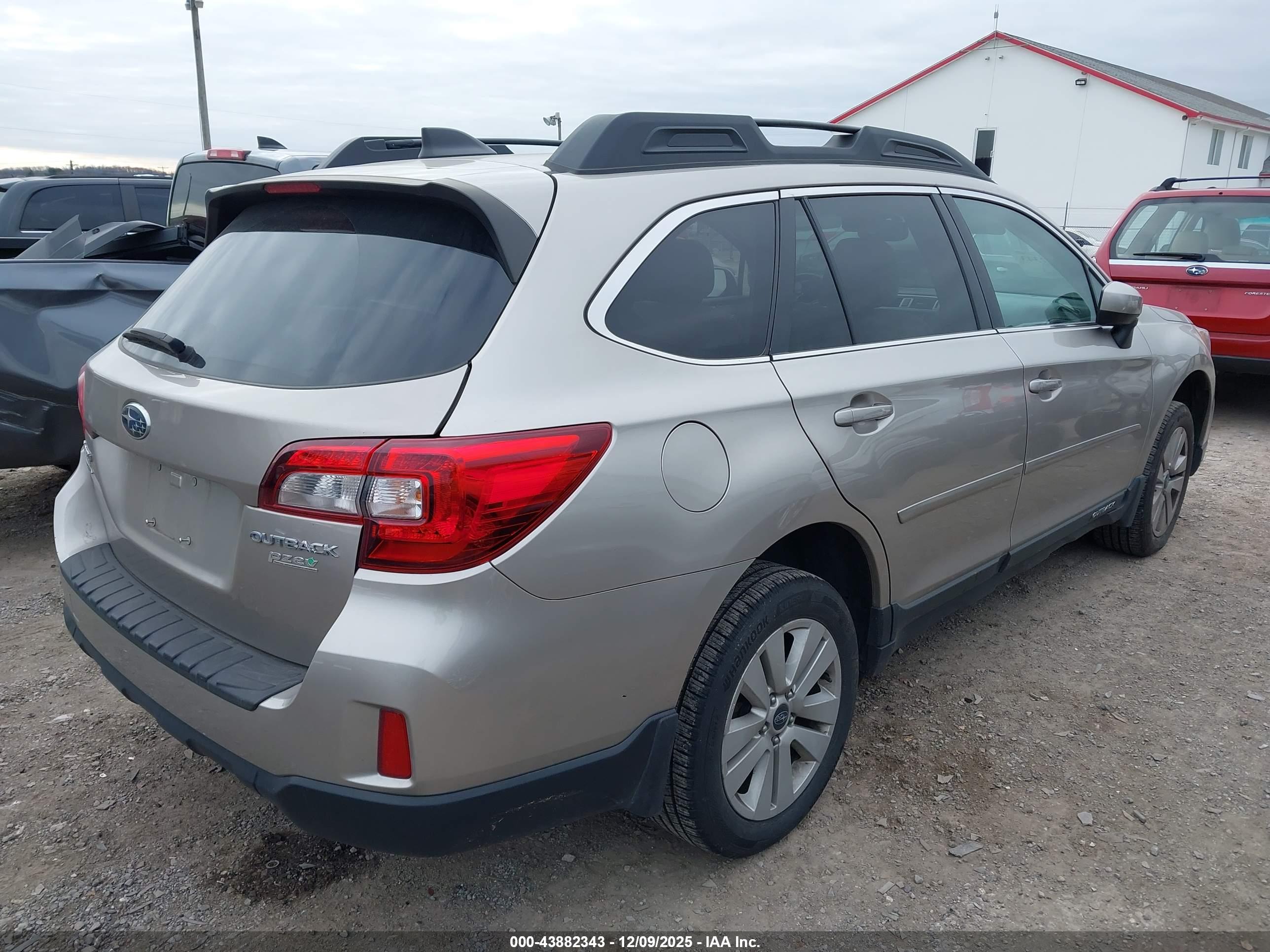 SUBARU OUTBACK image 4