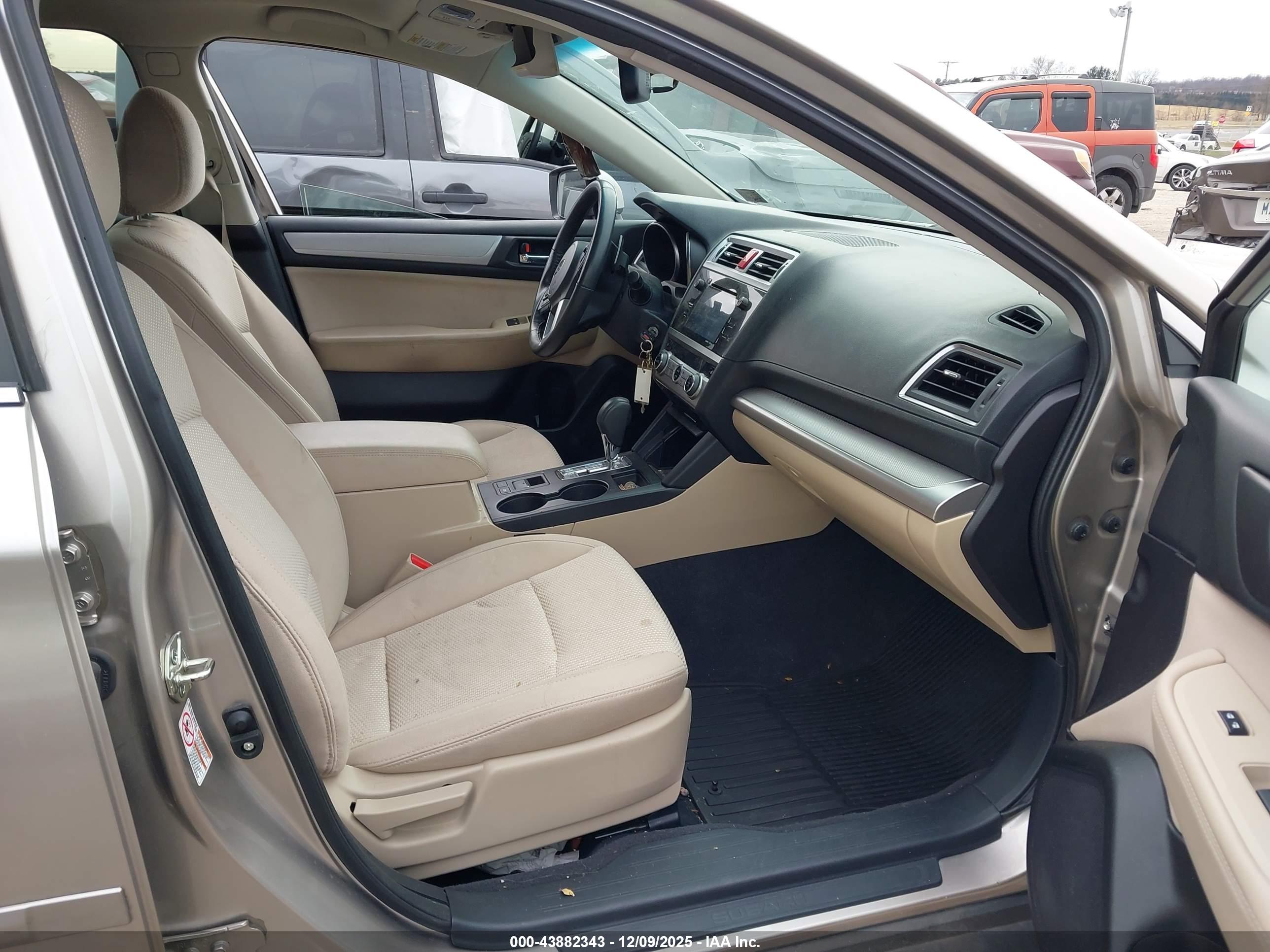 SUBARU OUTBACK image 5