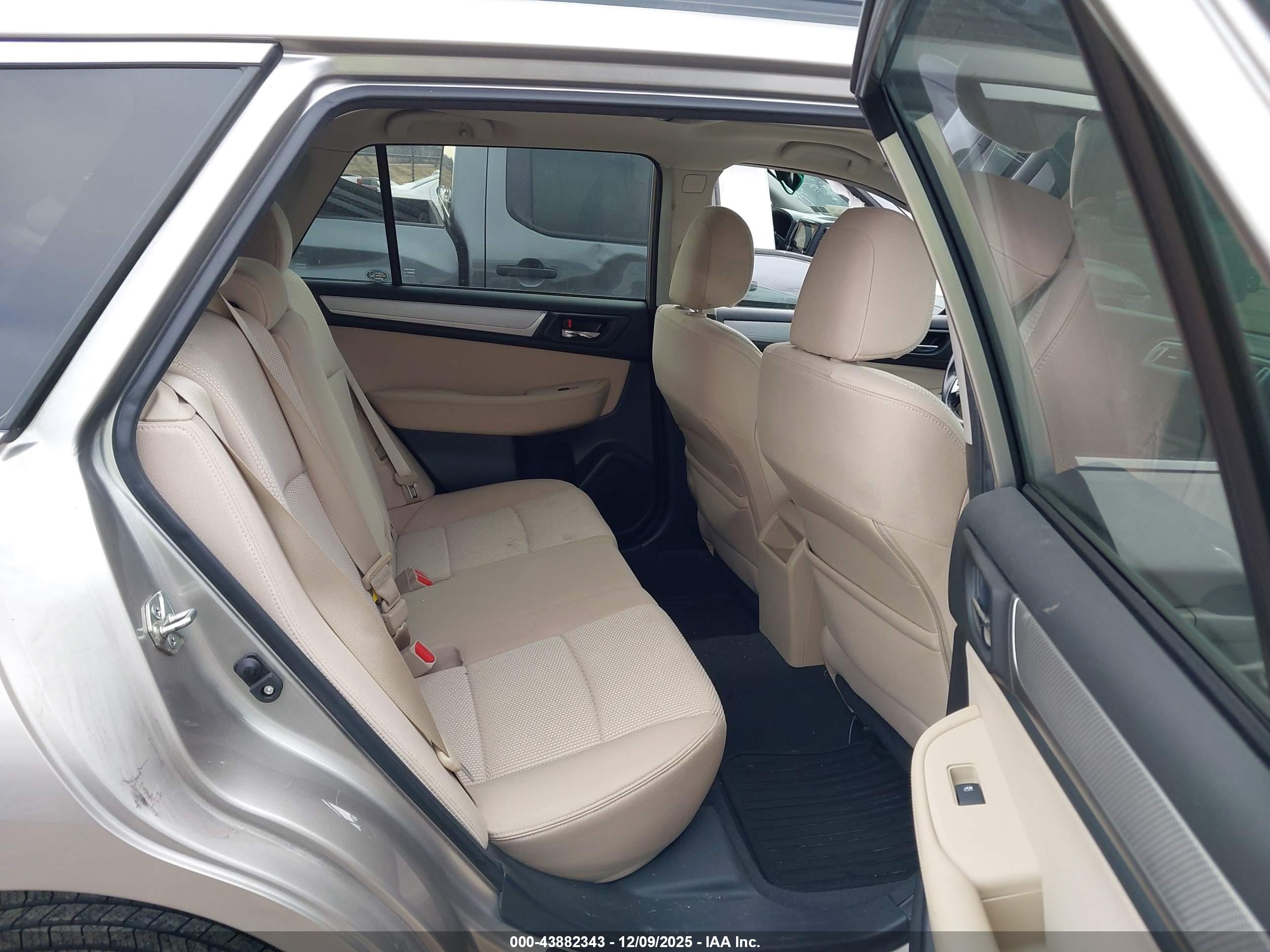 SUBARU OUTBACK image 8