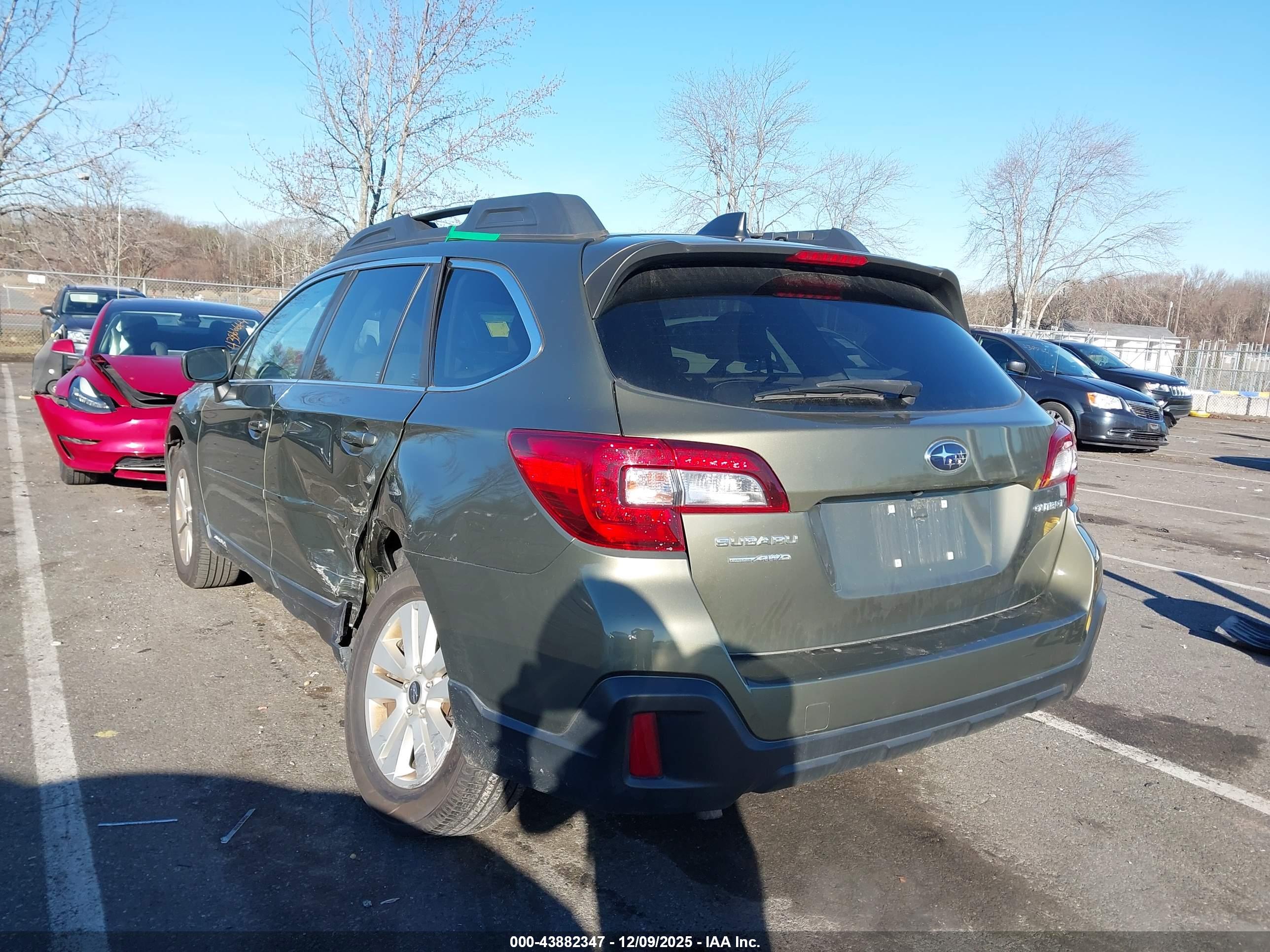 SUBARU OUTBACK image 3
