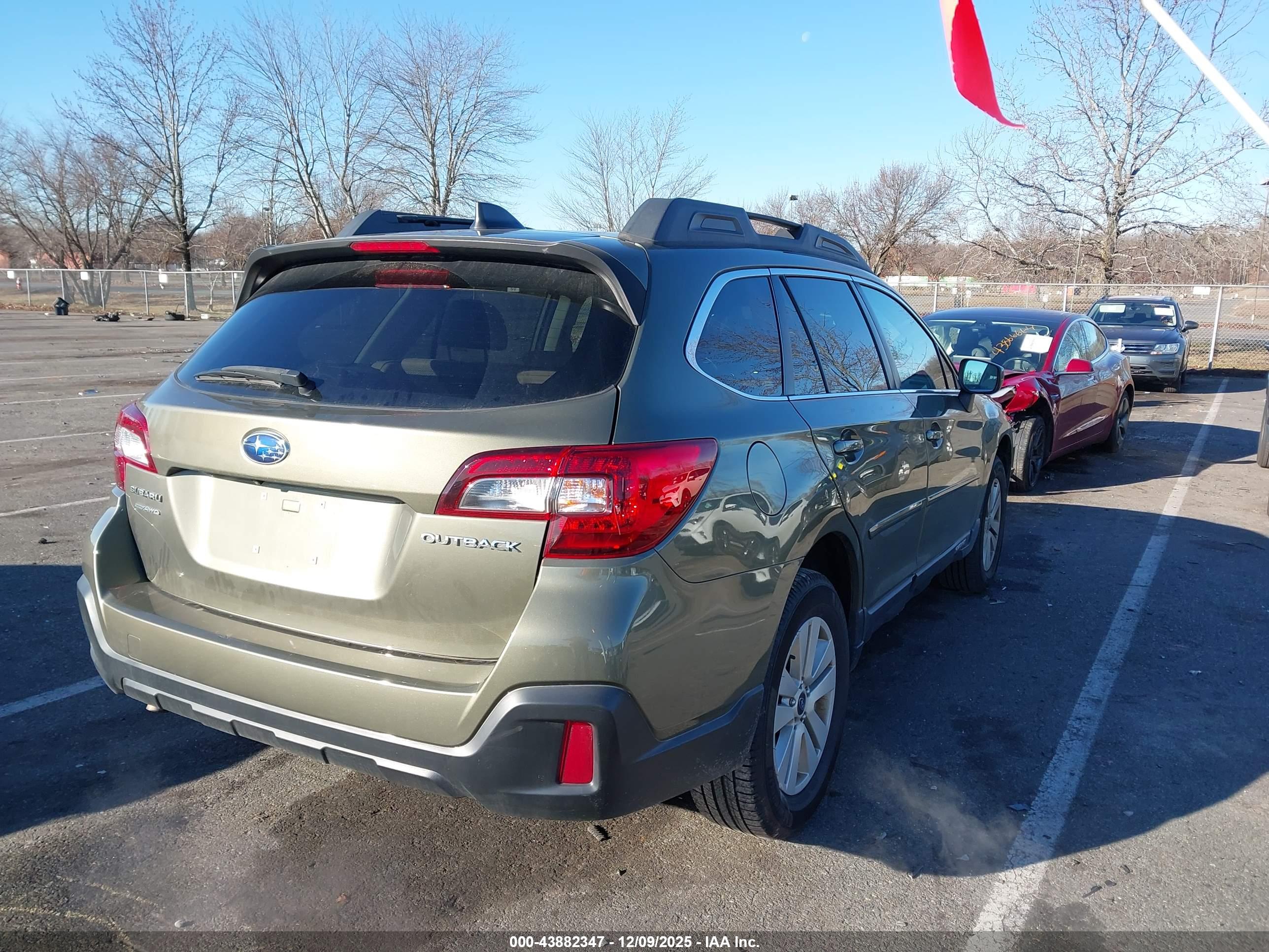 SUBARU OUTBACK image 4