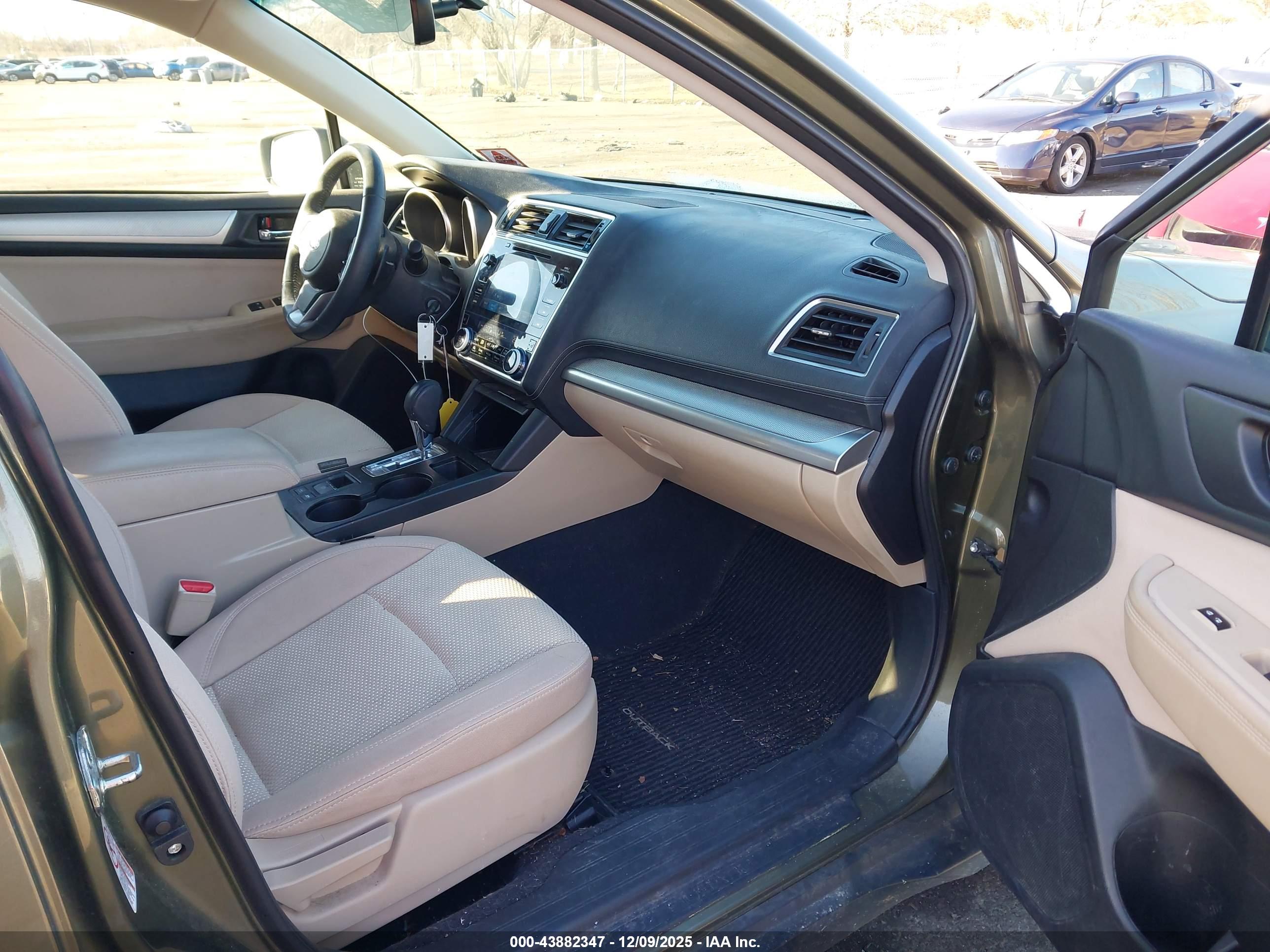 SUBARU OUTBACK image 5