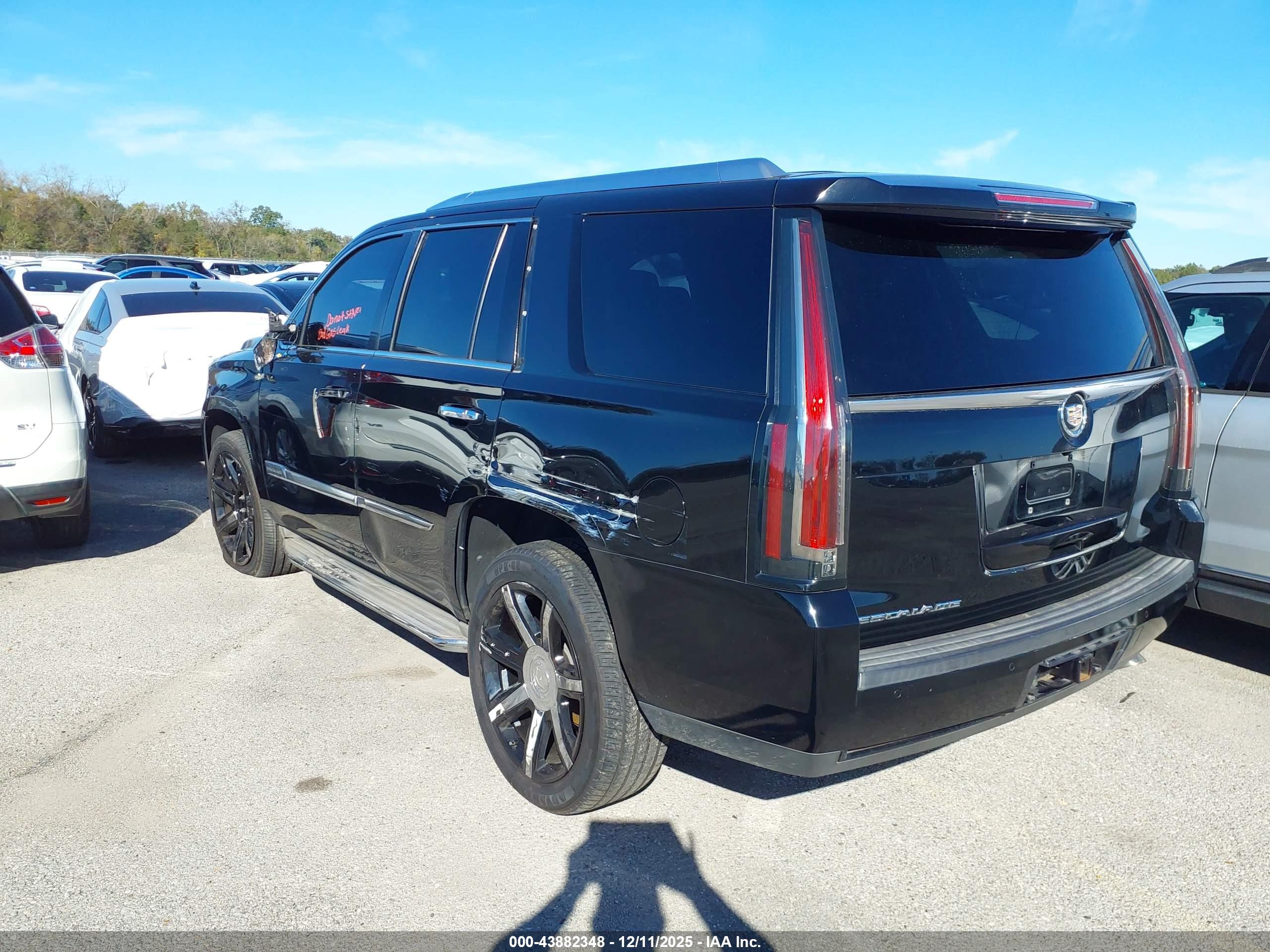 CADILLAC ESCALADE image 3