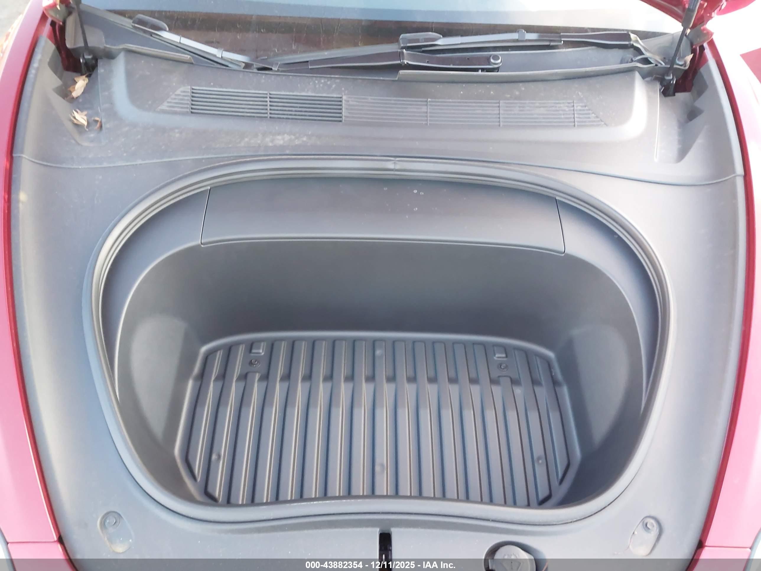 TESLA MODEL image 10