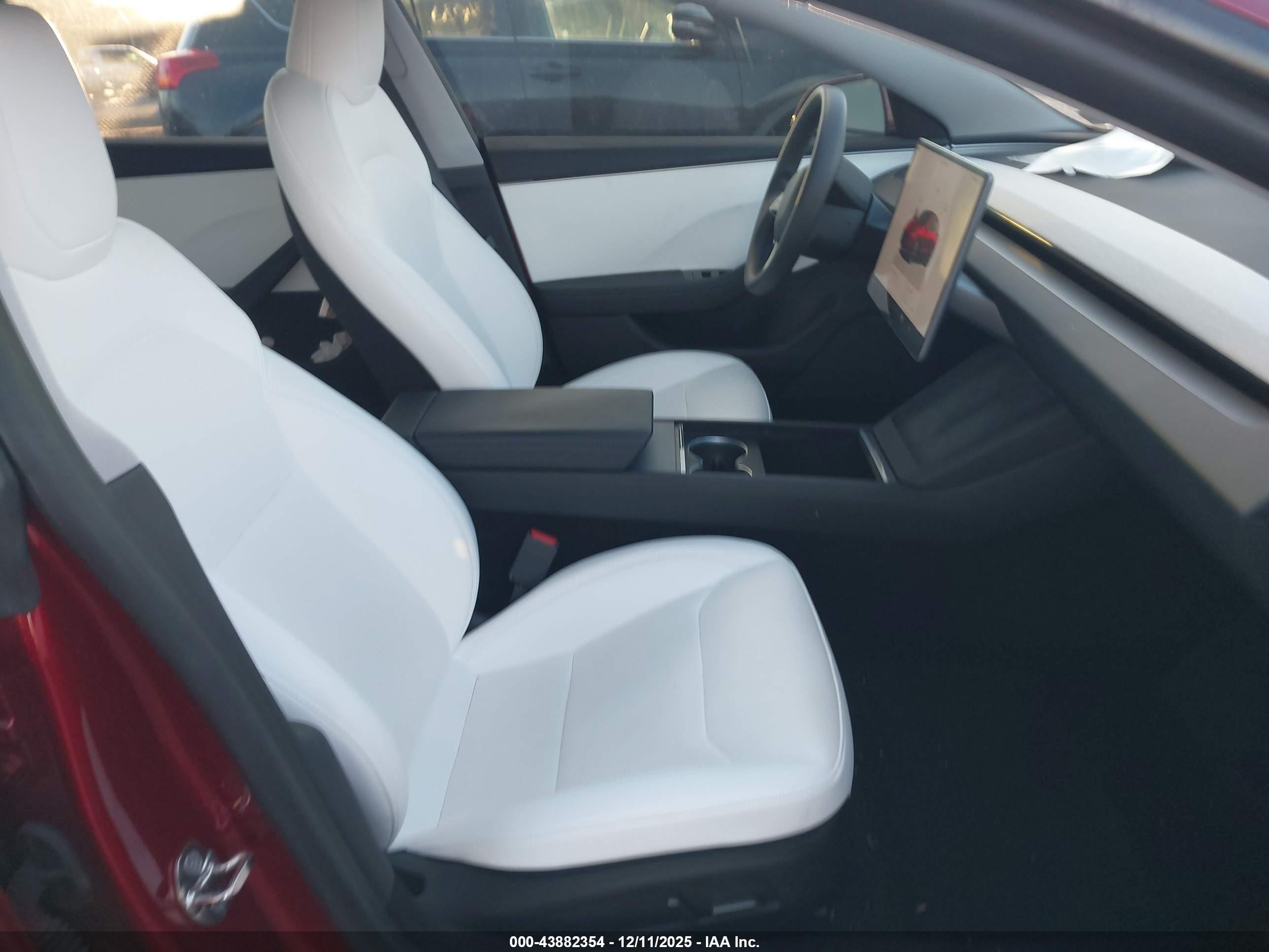 TESLA MODEL image 5