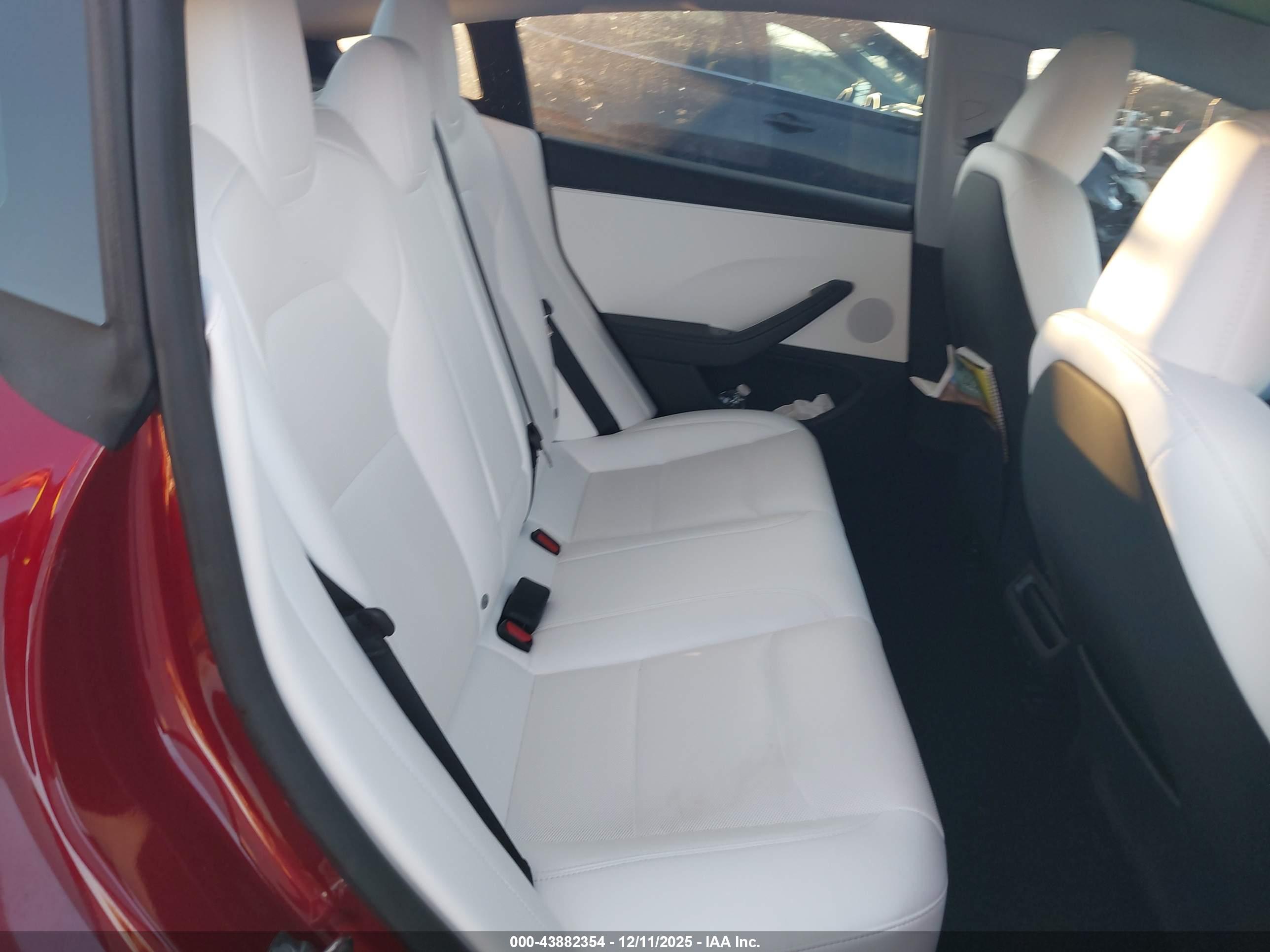 TESLA MODEL image 8