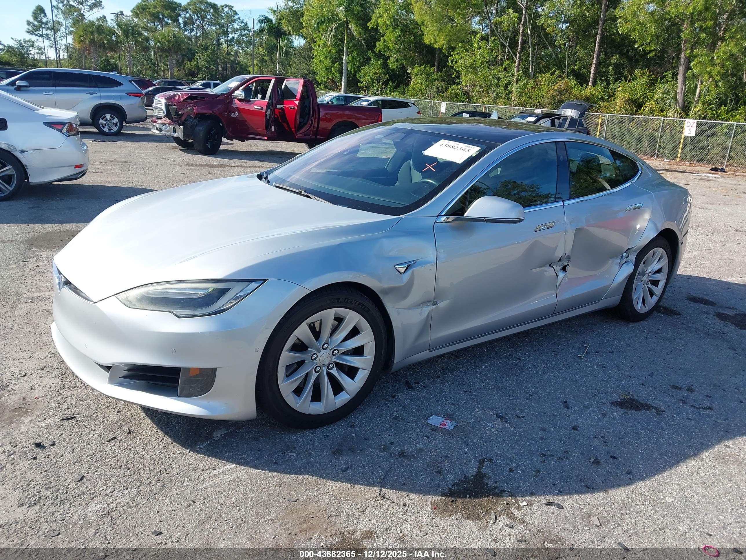 TESLA MODEL image 2