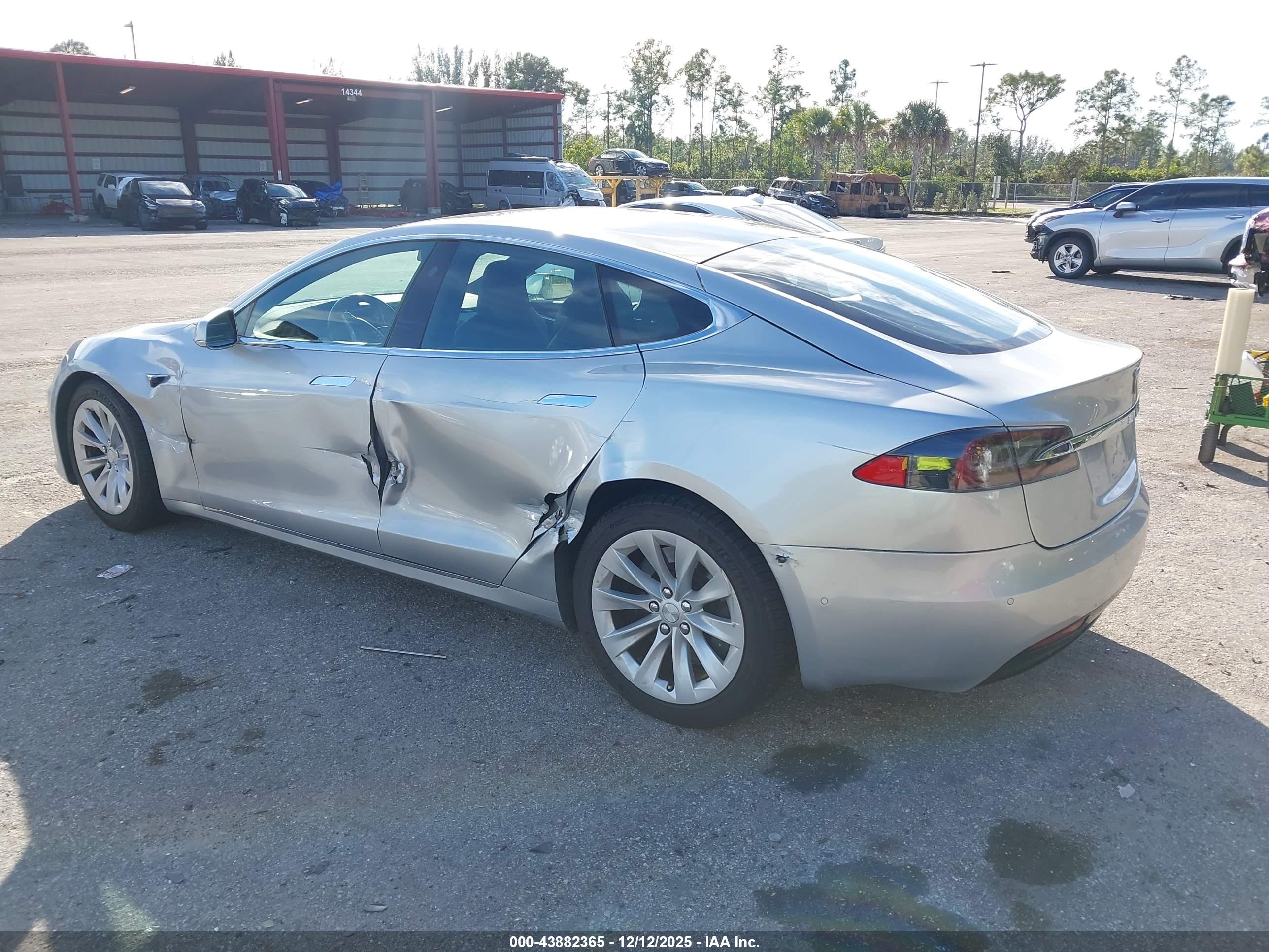 TESLA MODEL image 3