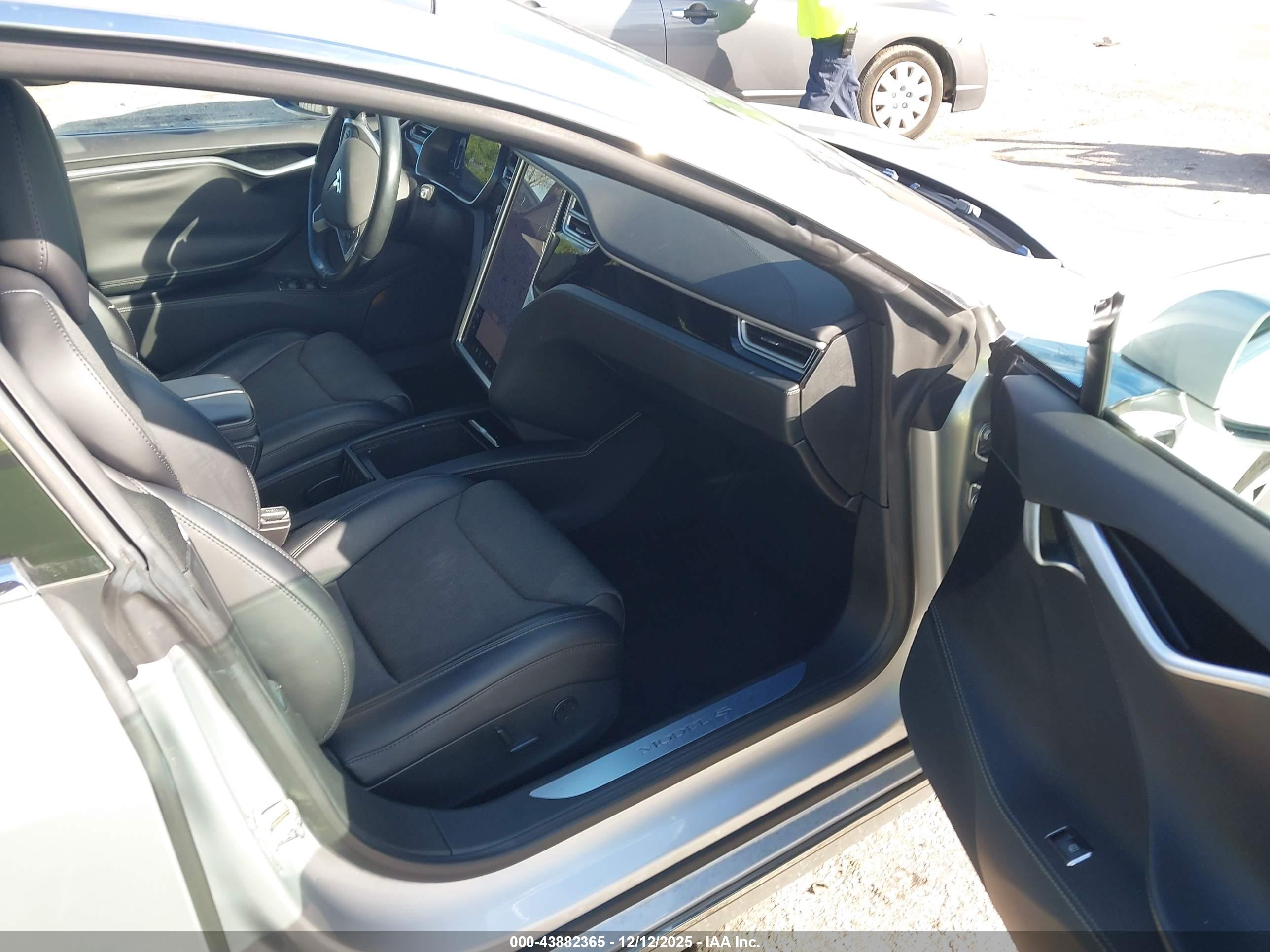 TESLA MODEL image 5