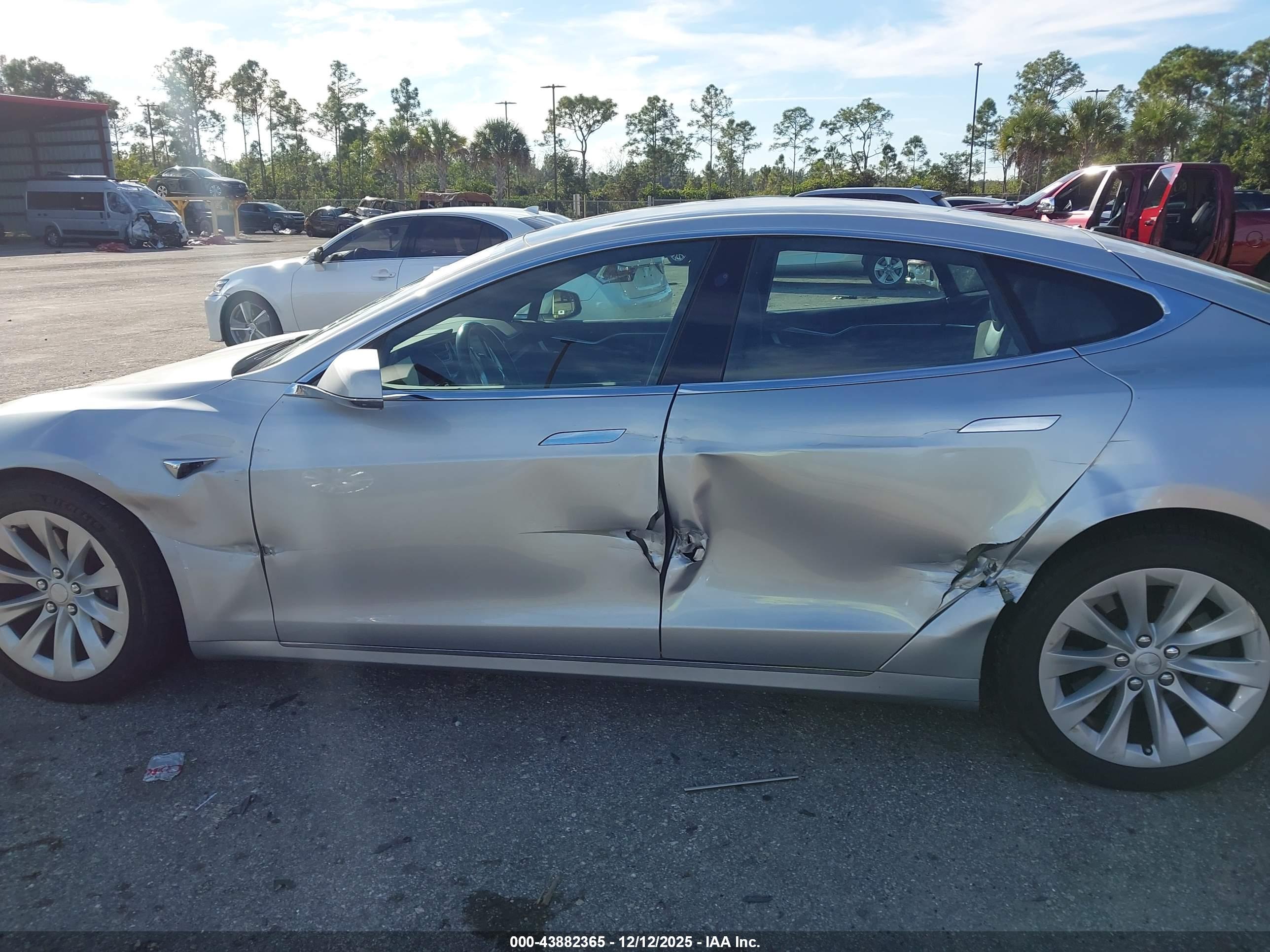 TESLA MODEL image 6