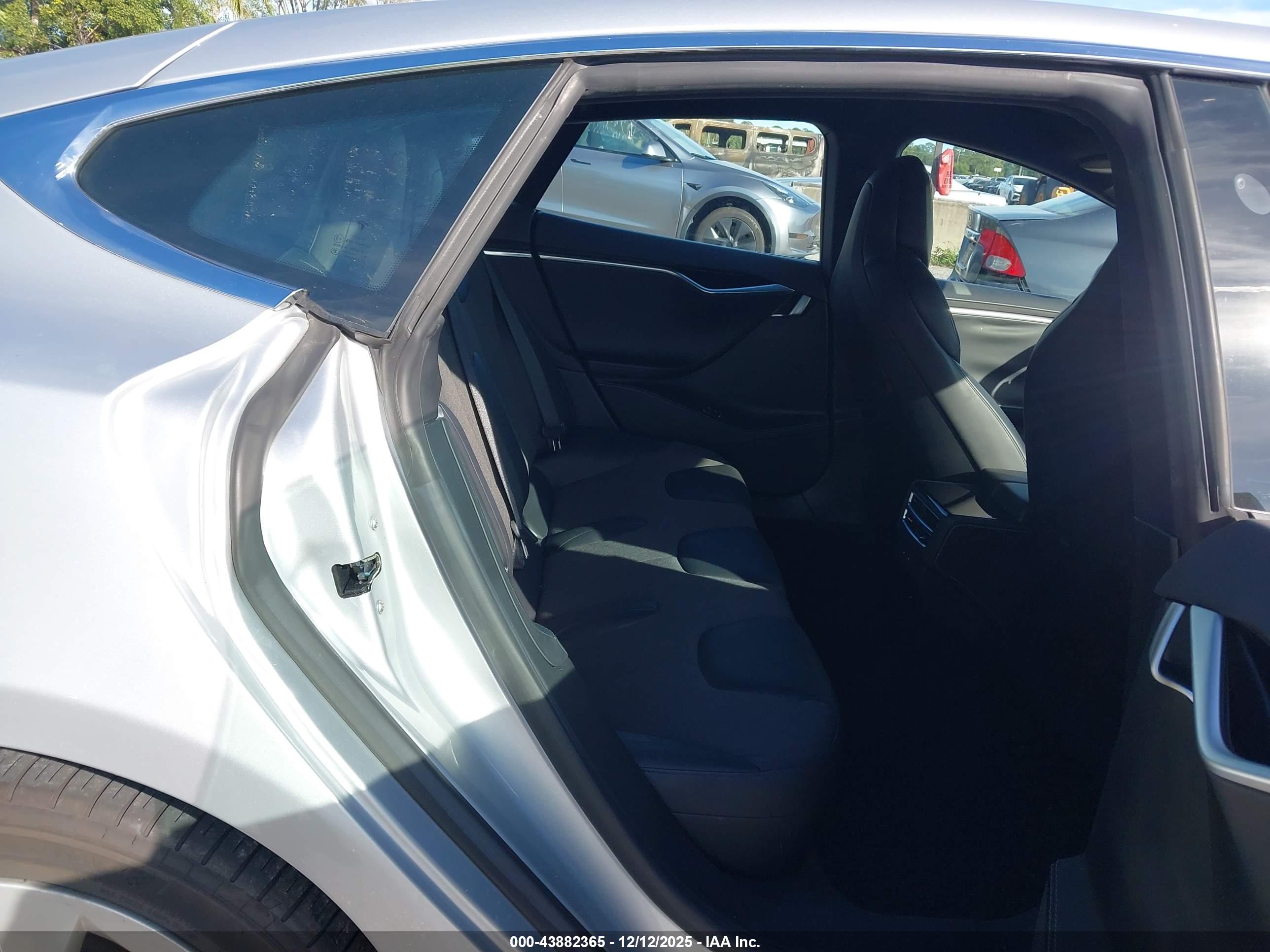 TESLA MODEL image 8