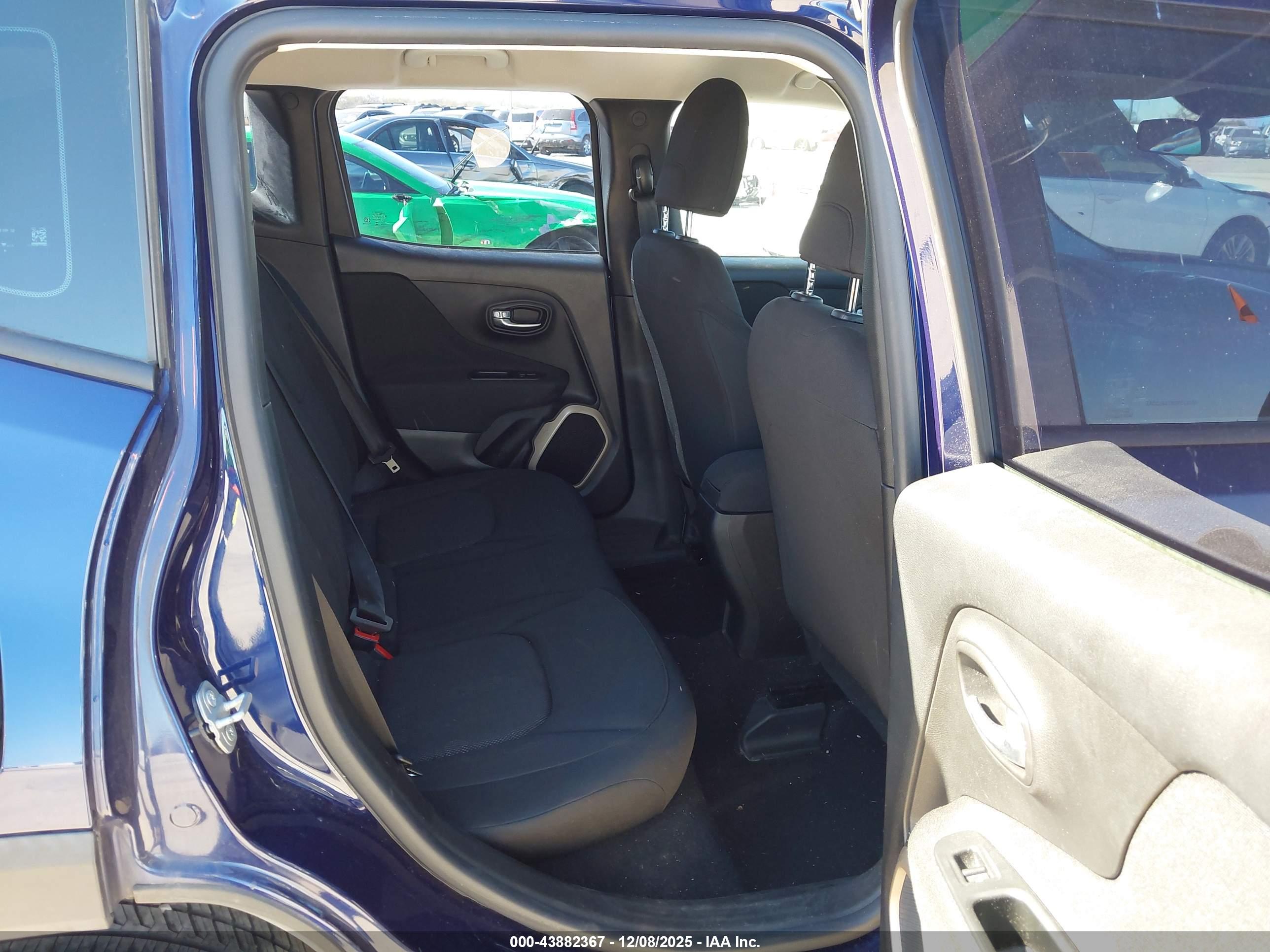 JEEP RENEGADE image 8