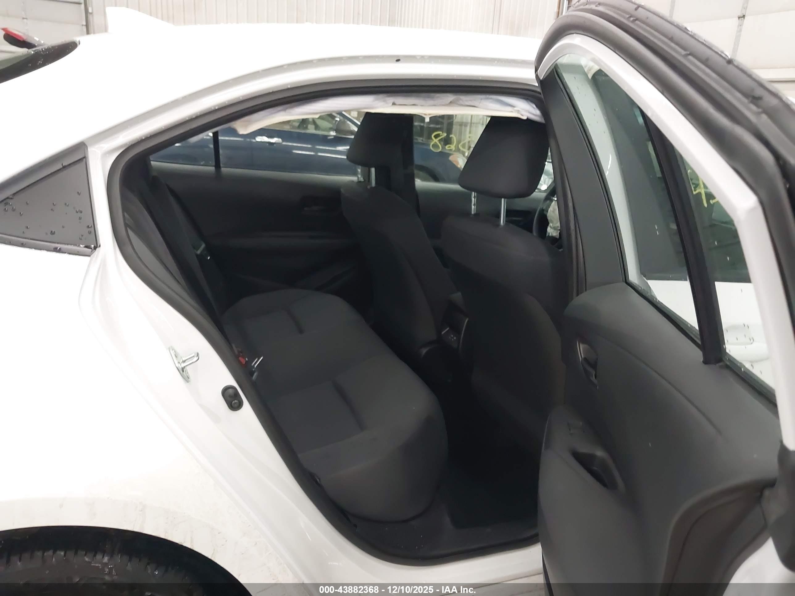 TOYOTA COROLLA image 8