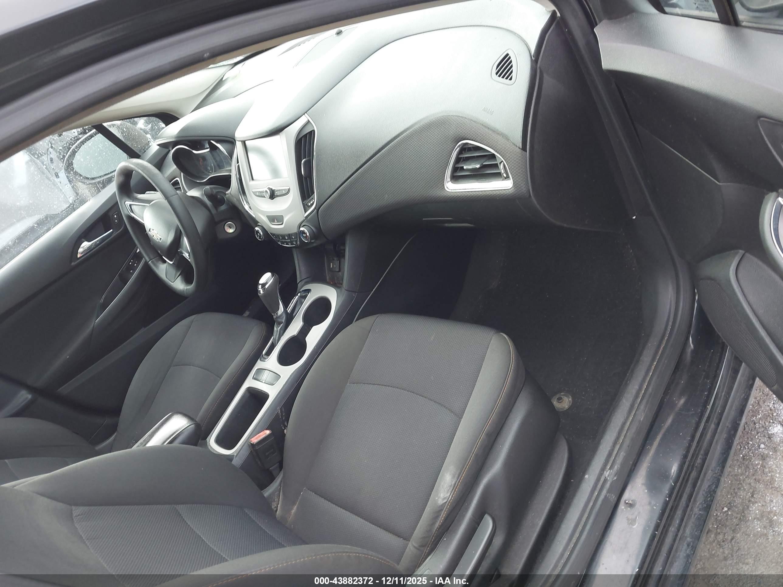 CHEVROLET CRUZE image 5