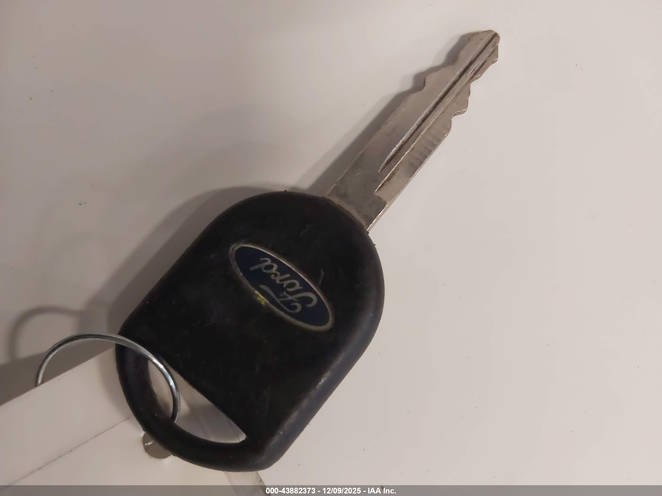 FORD EXPLORER image 11