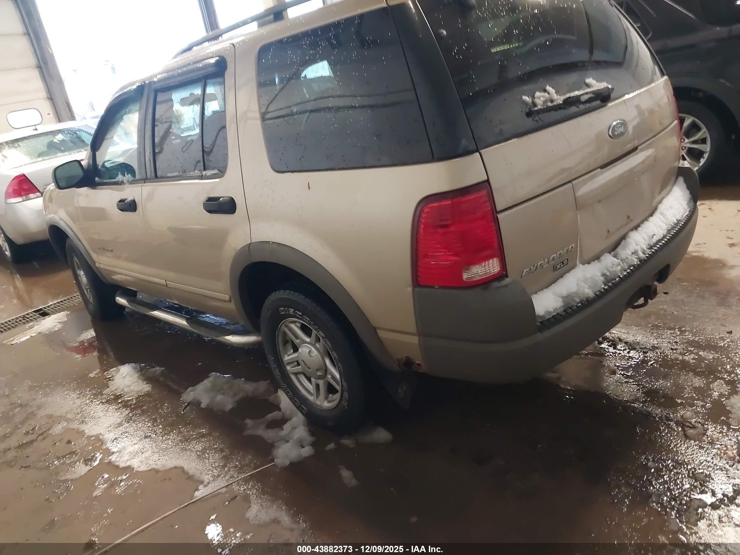 FORD EXPLORER image 3