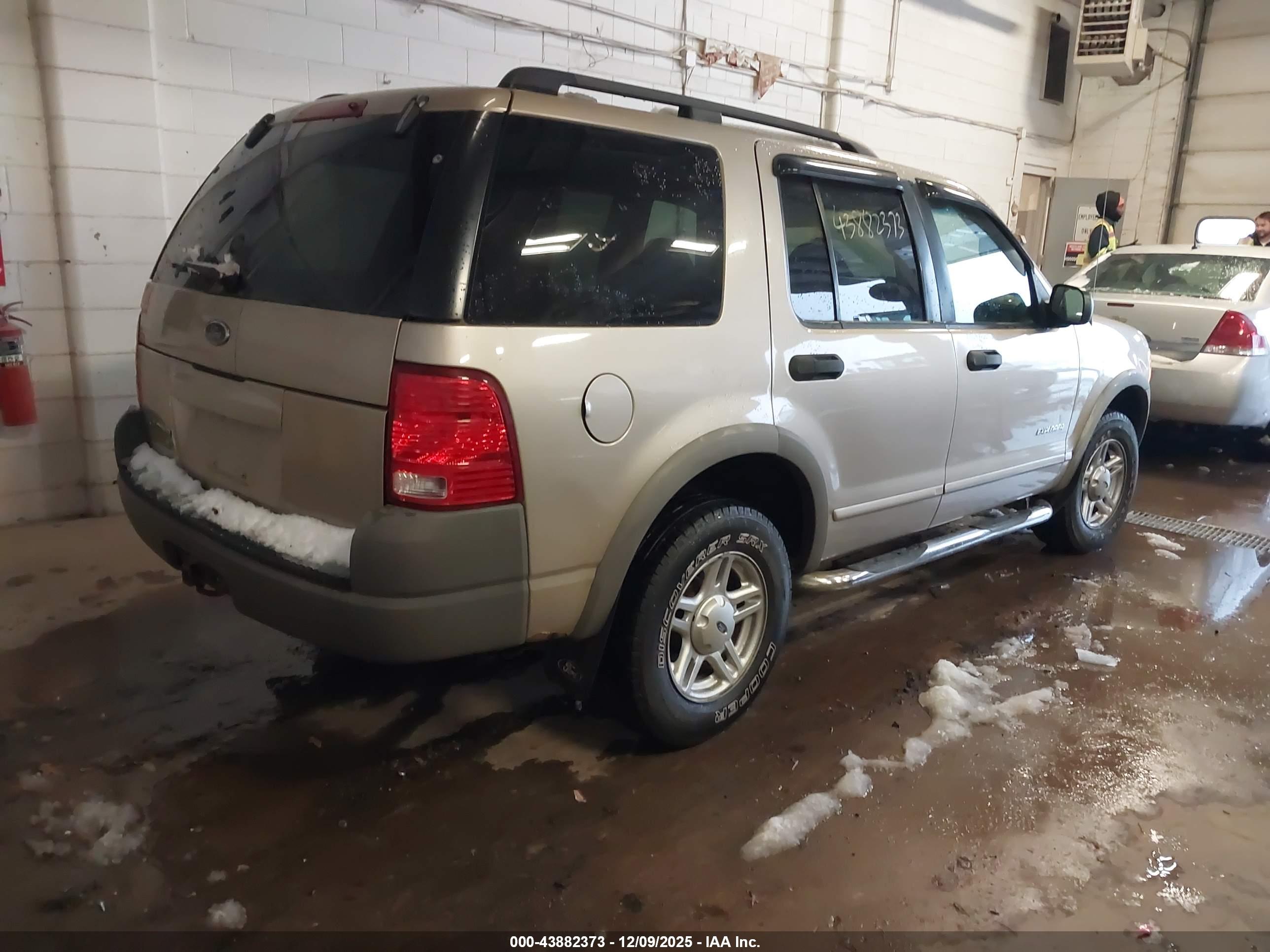 FORD EXPLORER image 4