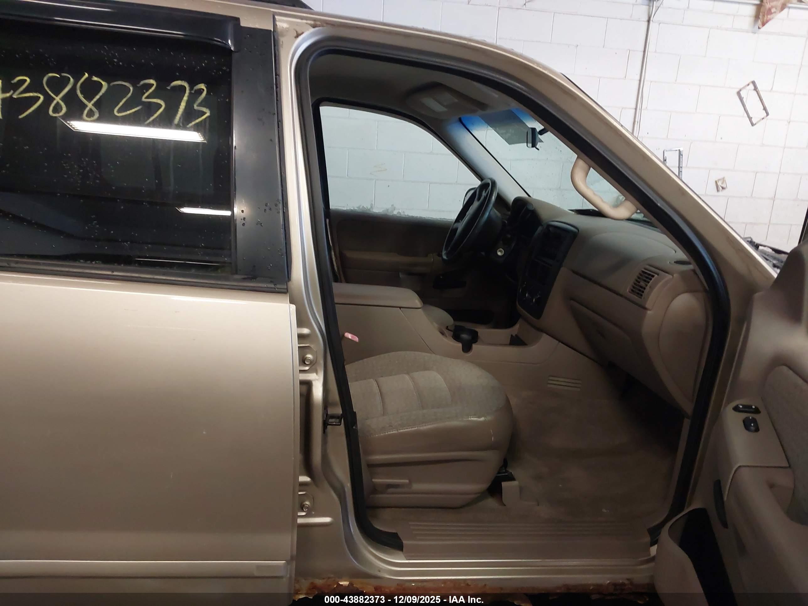 FORD EXPLORER image 5