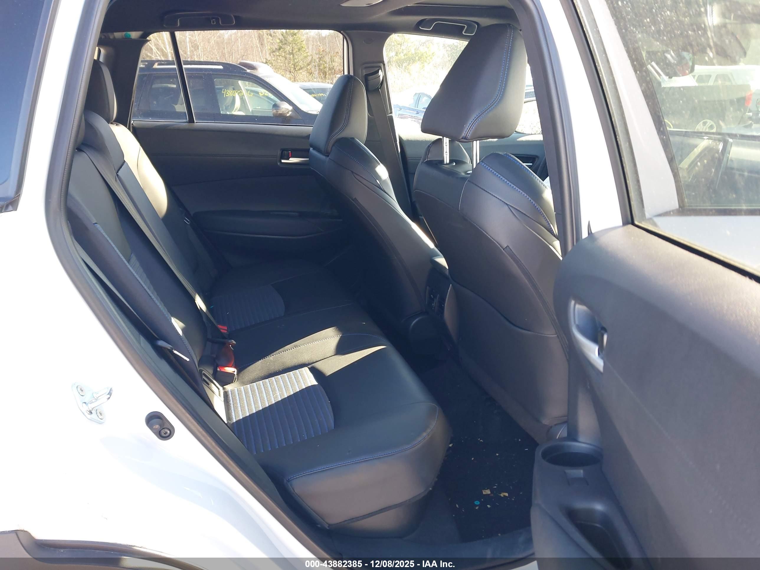 TOYOTA COROLLA image 8