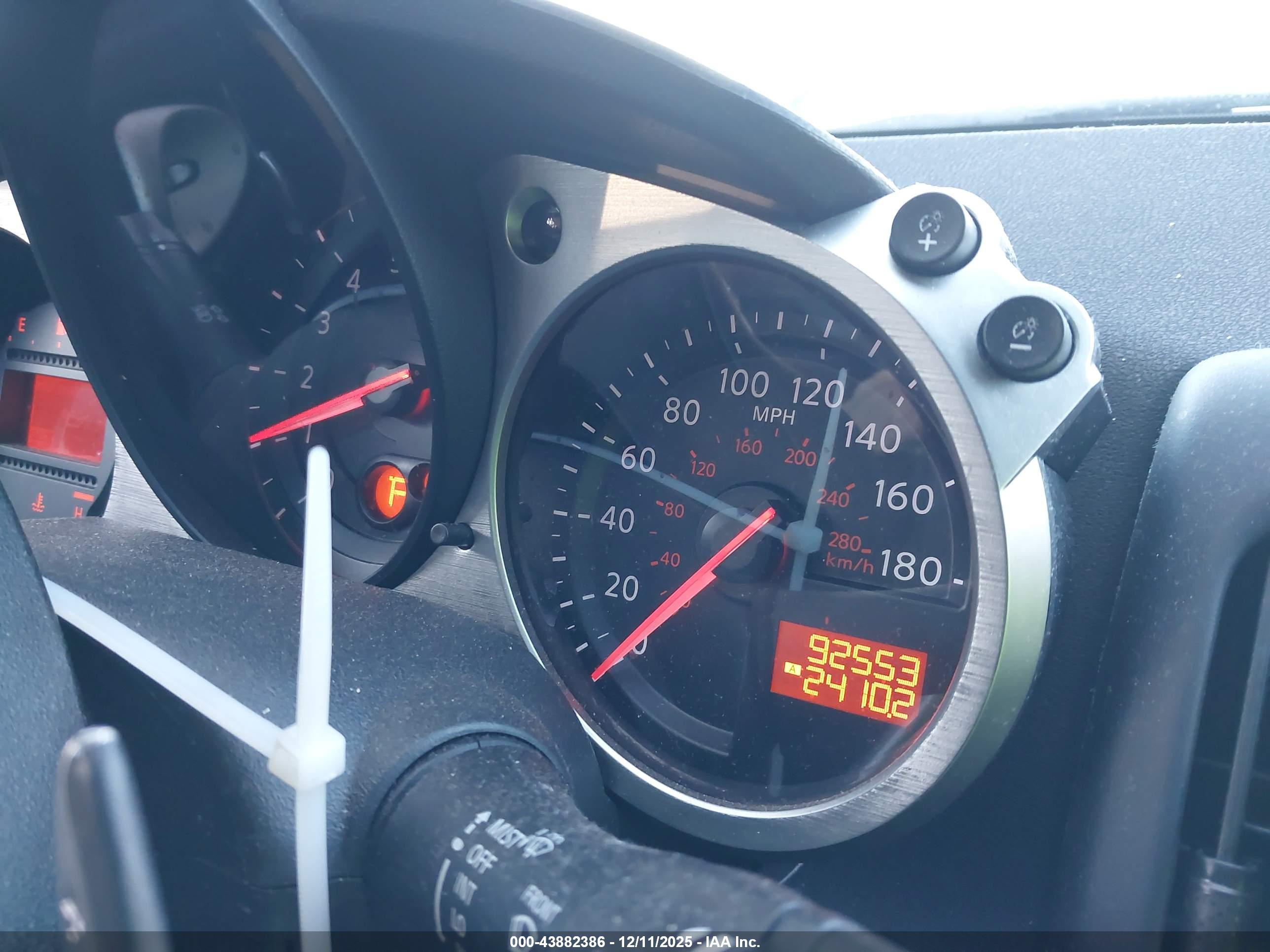 NISSAN 370Z image 7