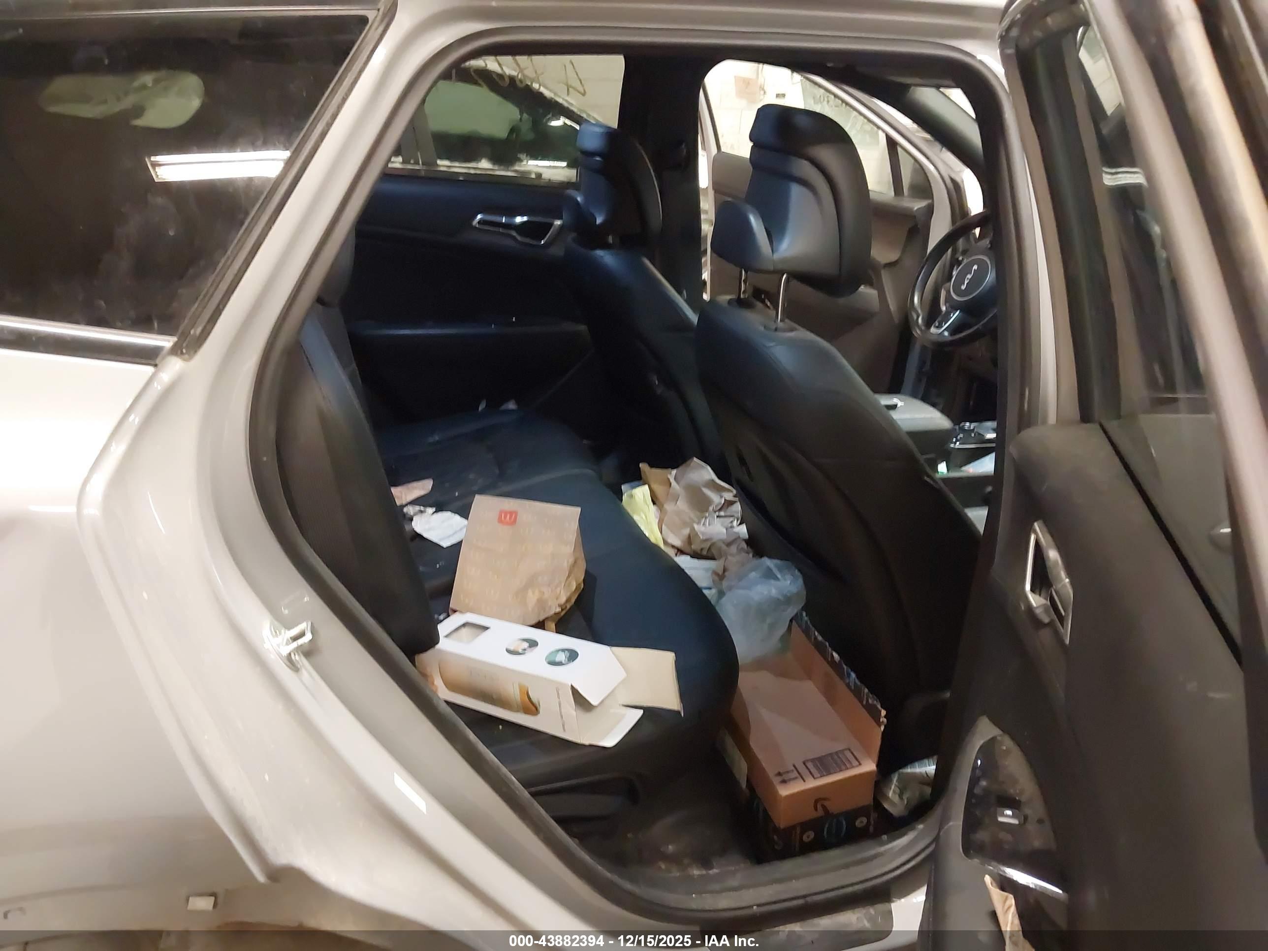 KIA SPORTAGE image 8