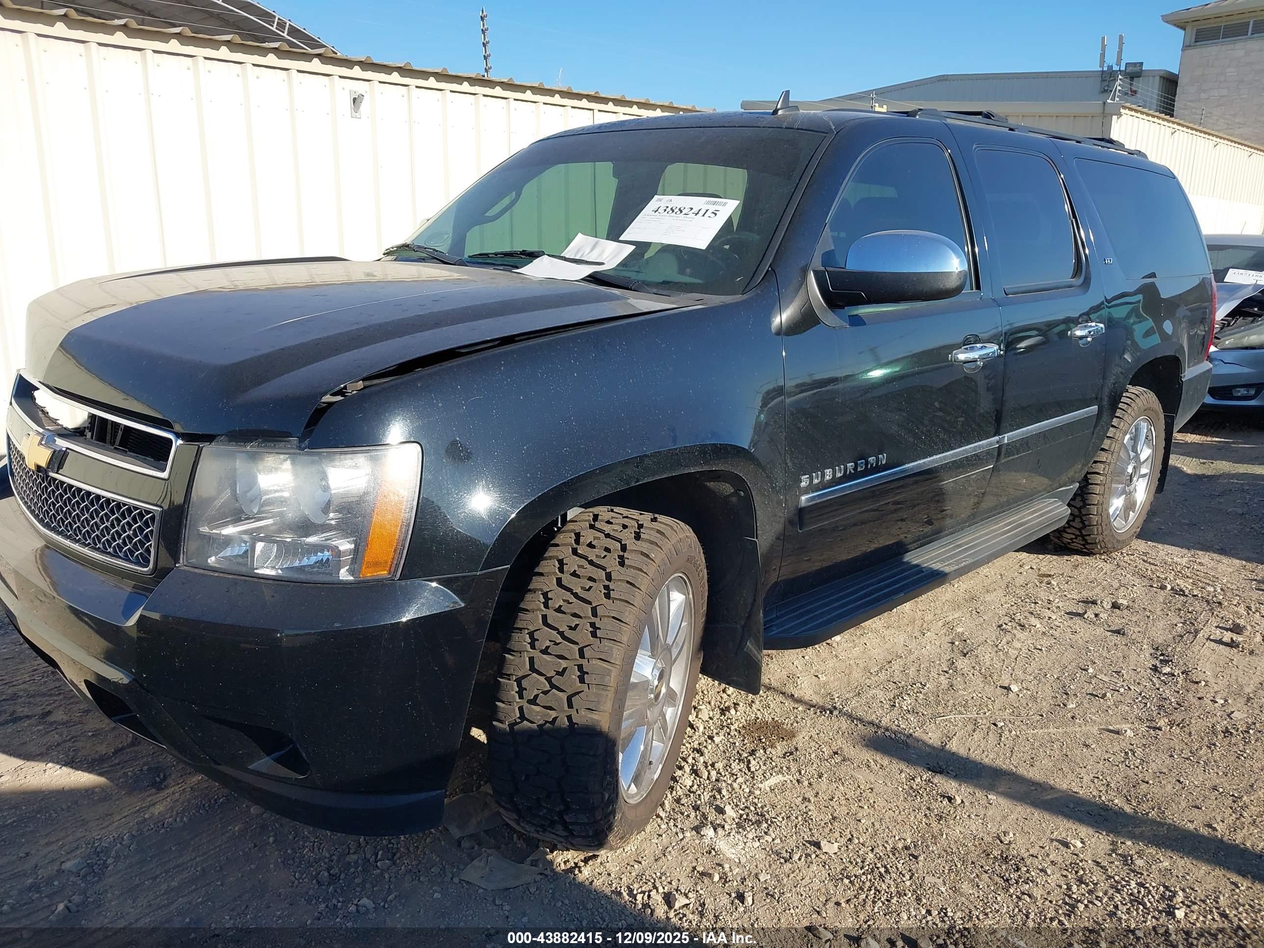 CHEVROLET SUBURBAN image 2