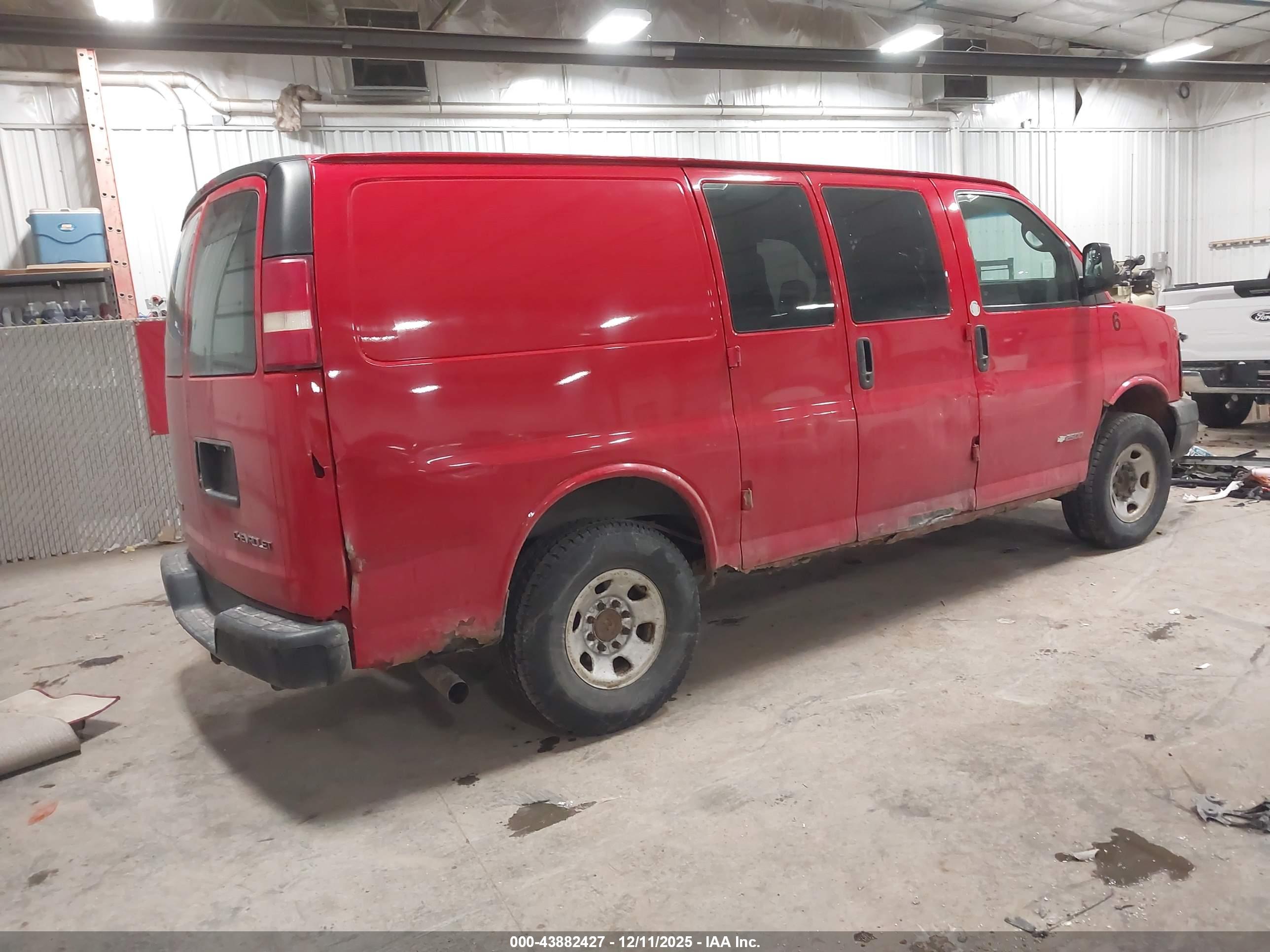 CHEVROLET EXPRESS image 4