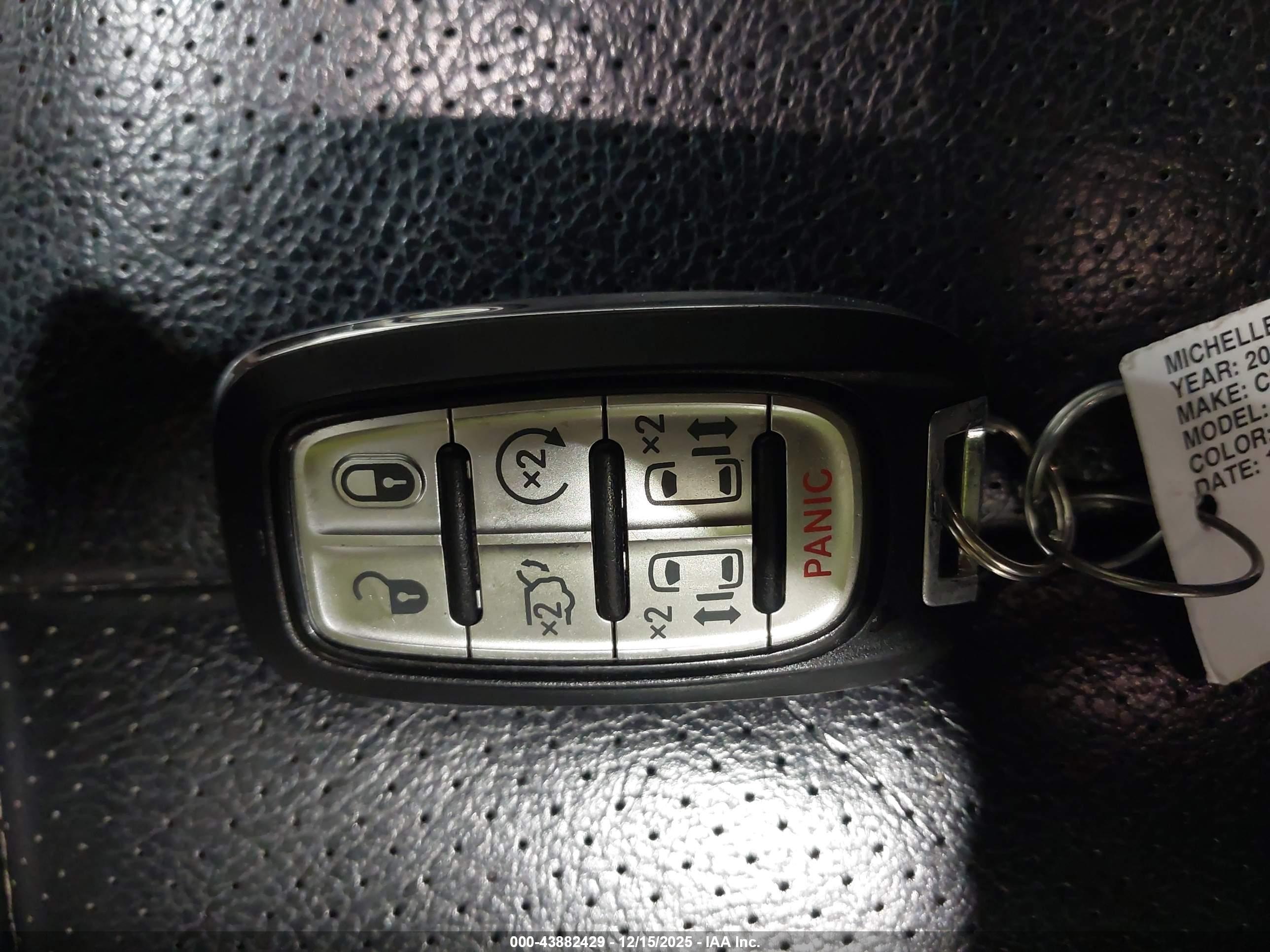 CHRYSLER PACIFICA image 11