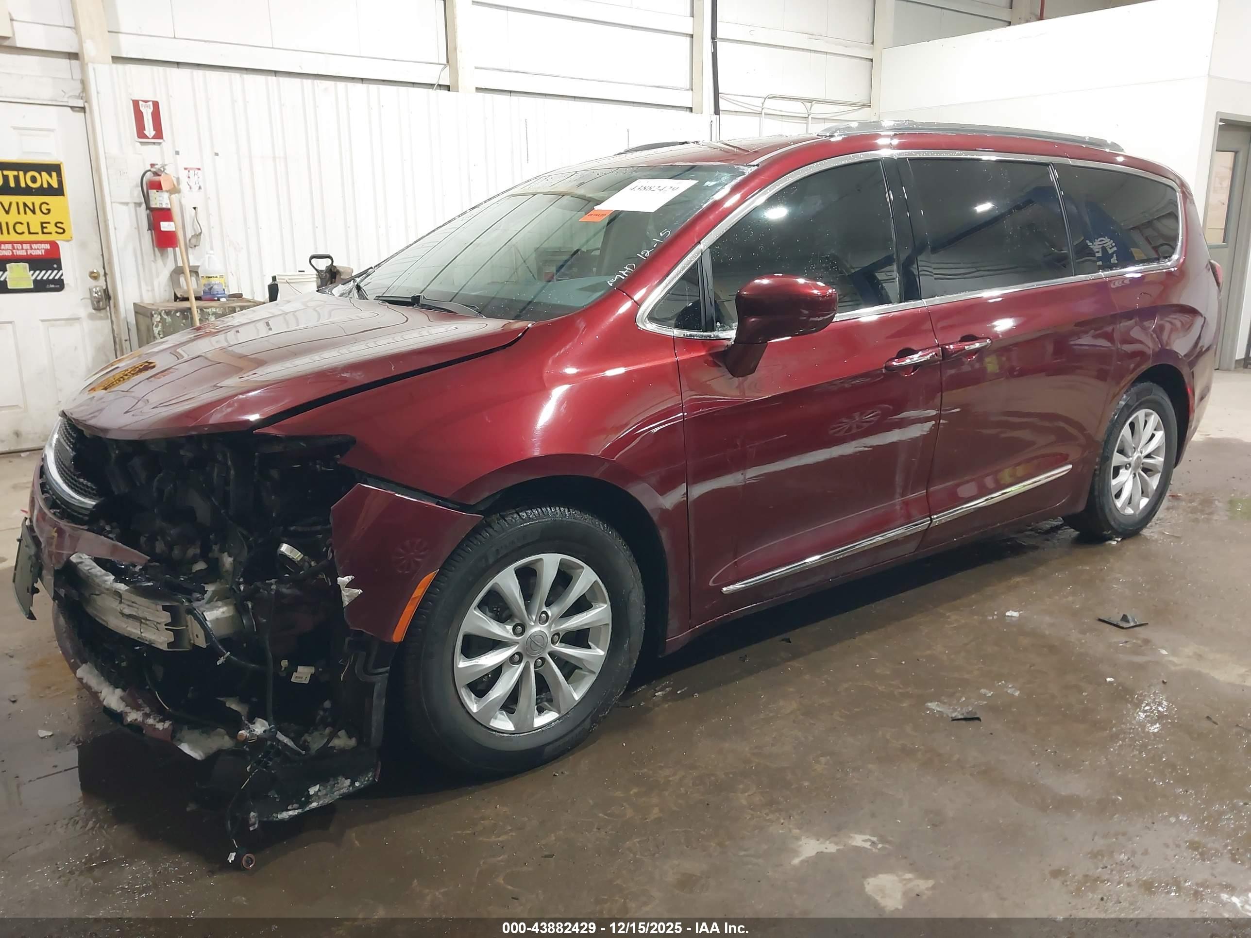 CHRYSLER PACIFICA image 2