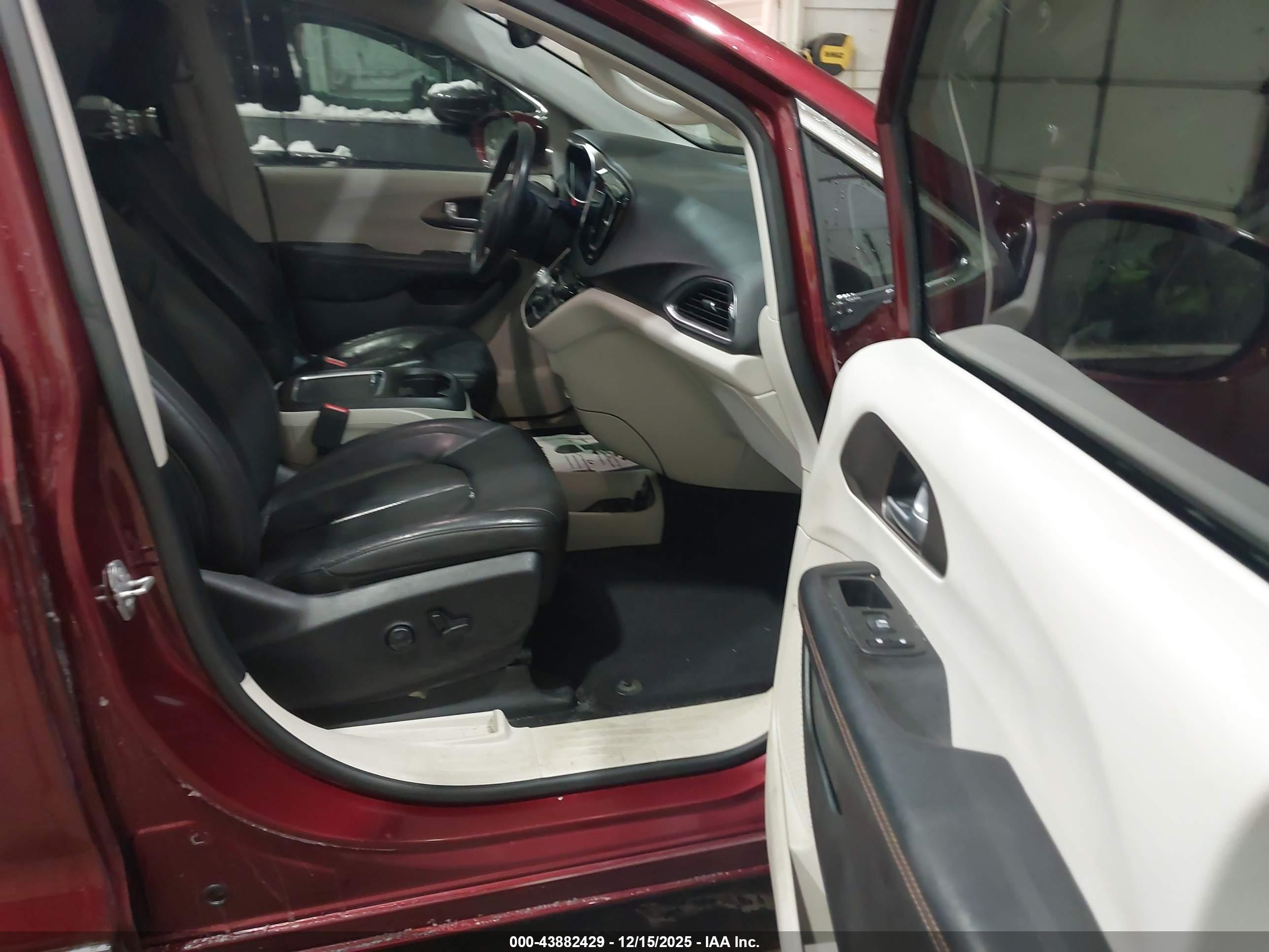 CHRYSLER PACIFICA image 5