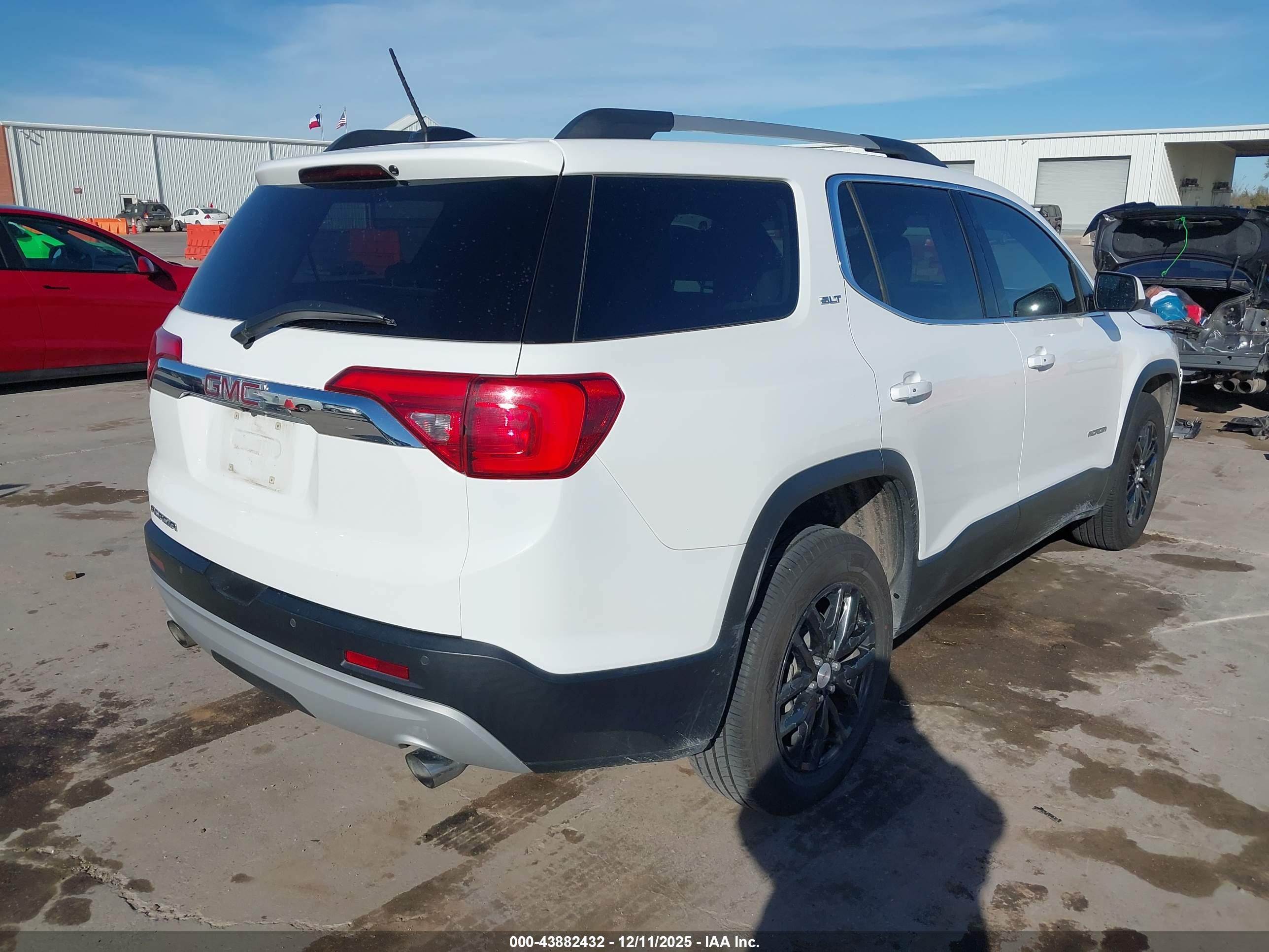 GMC ACADIA image 4
