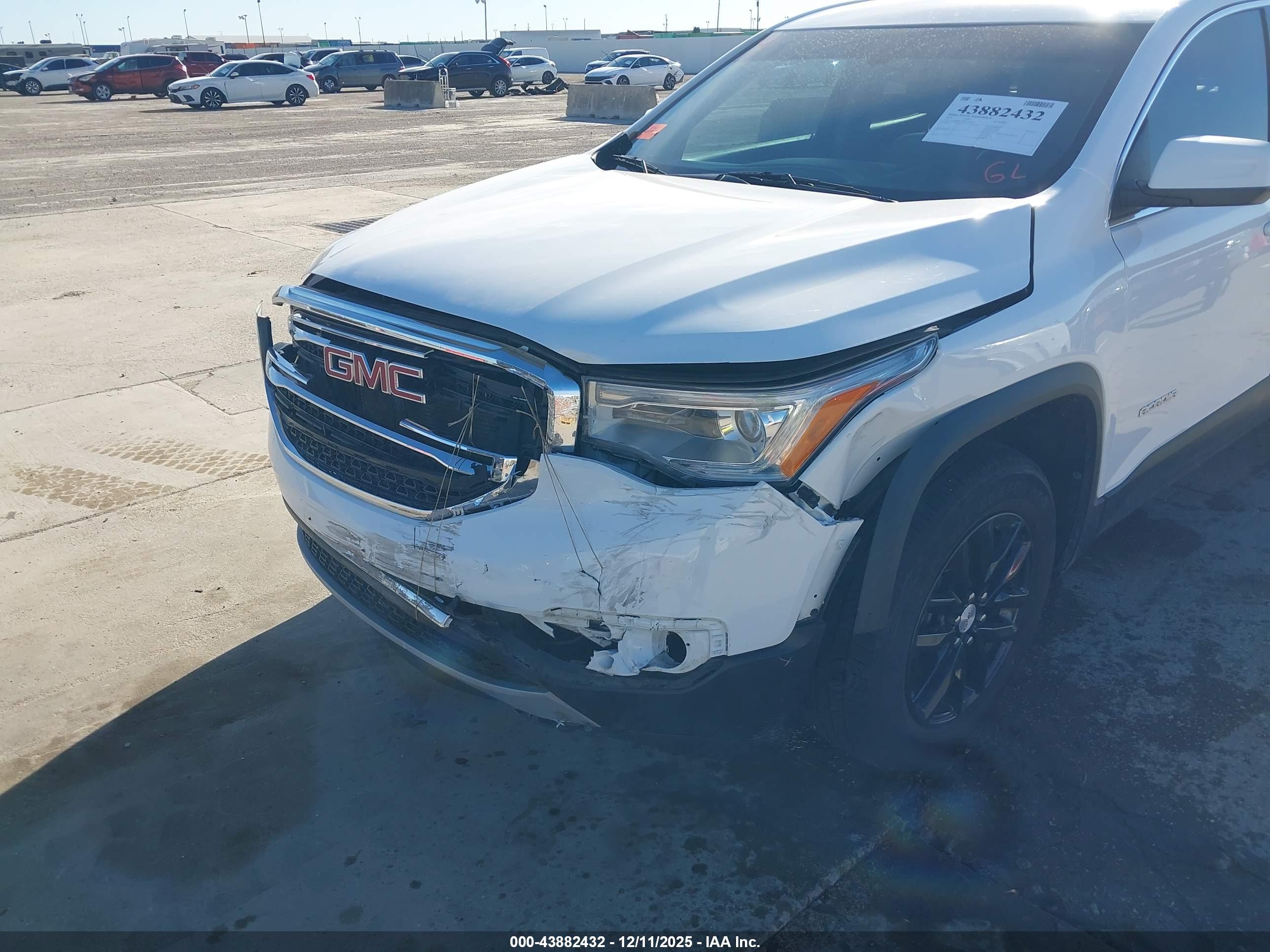 GMC ACADIA image 6